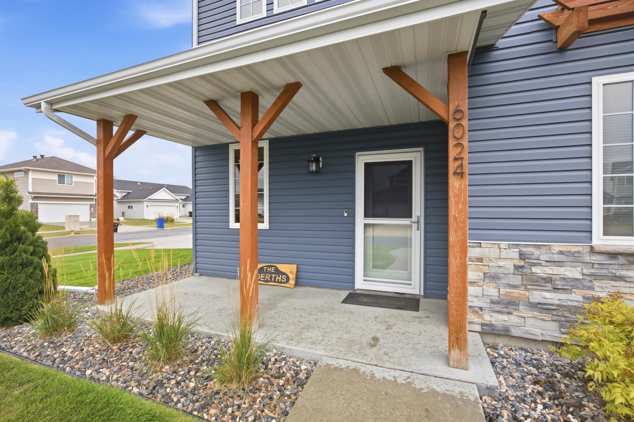 2015 single family home for sale at 6024 60th Avenue S in Fargo, ND — 3 bed, 3 bath (photo 2 of 47)