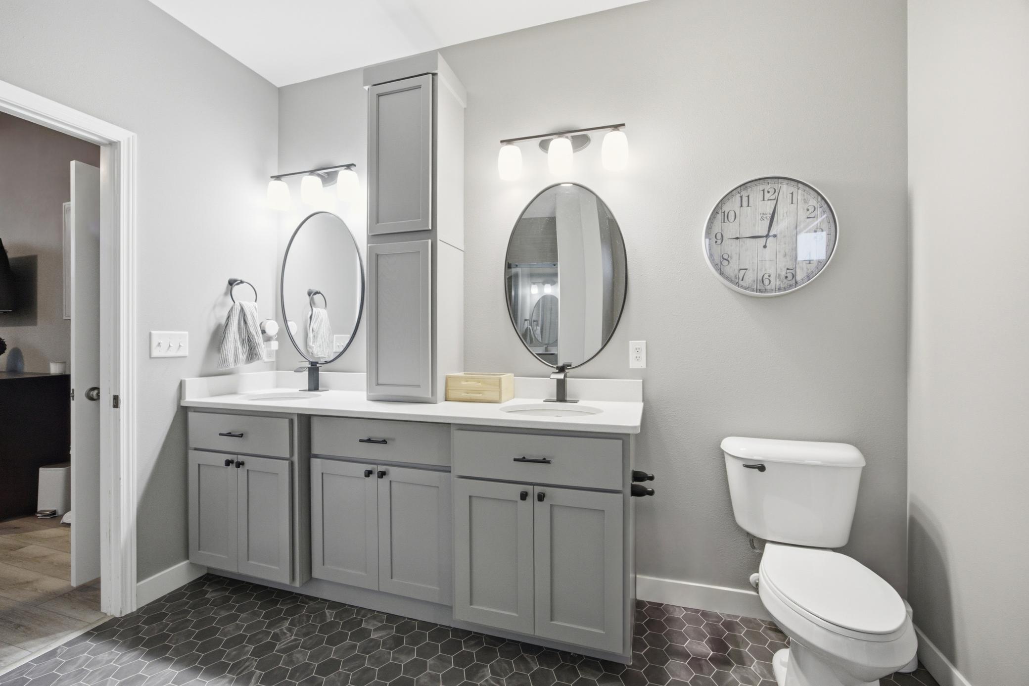 2015 single family home for sale at 6024 60th Avenue S in Fargo, ND — 3 bed, 3 bath (photo 23 of 47)