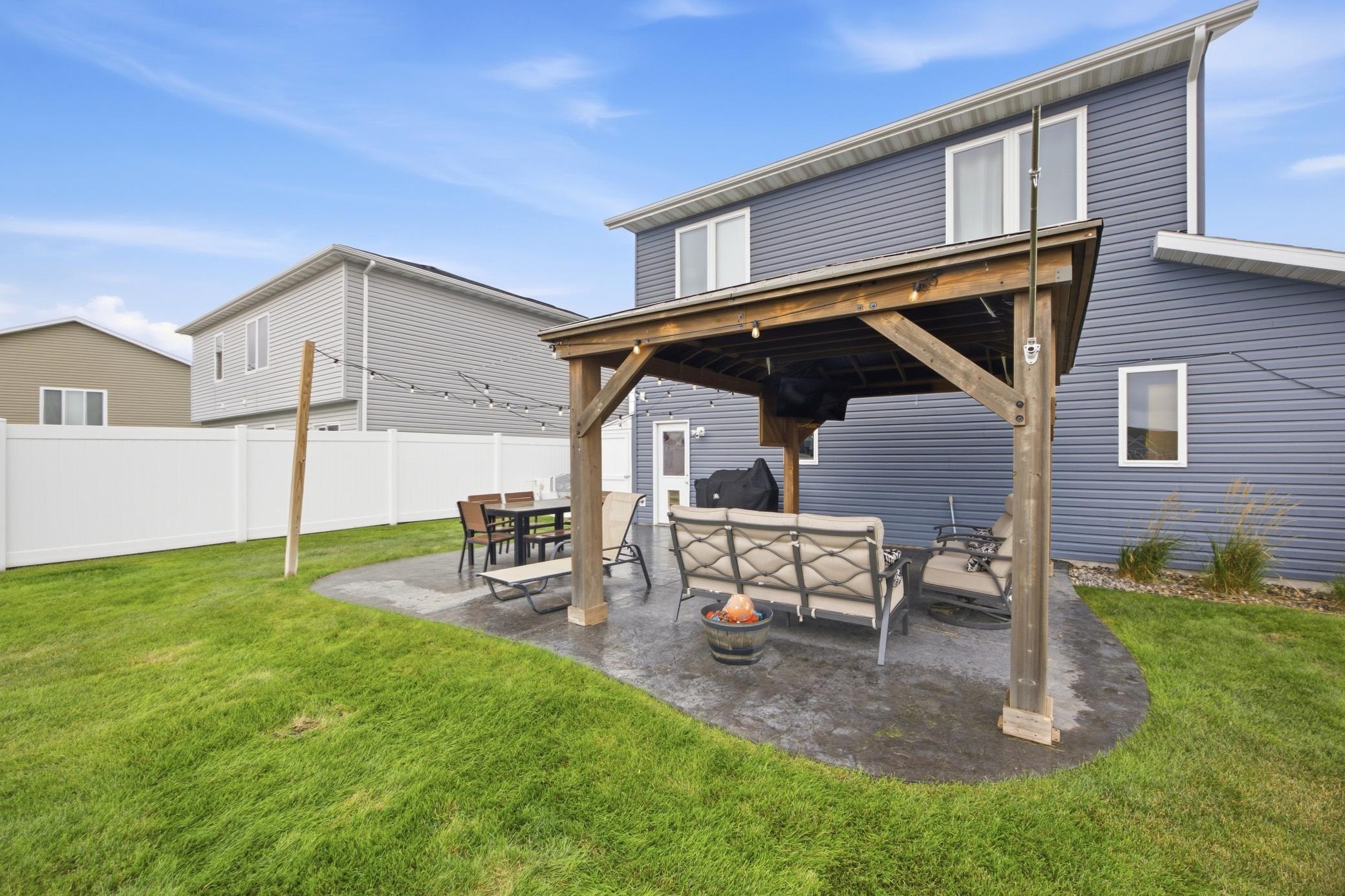 2015 single family home for sale at 6024 60th Avenue S in Fargo, ND — 3 bed, 3 bath (photo 37 of 47)