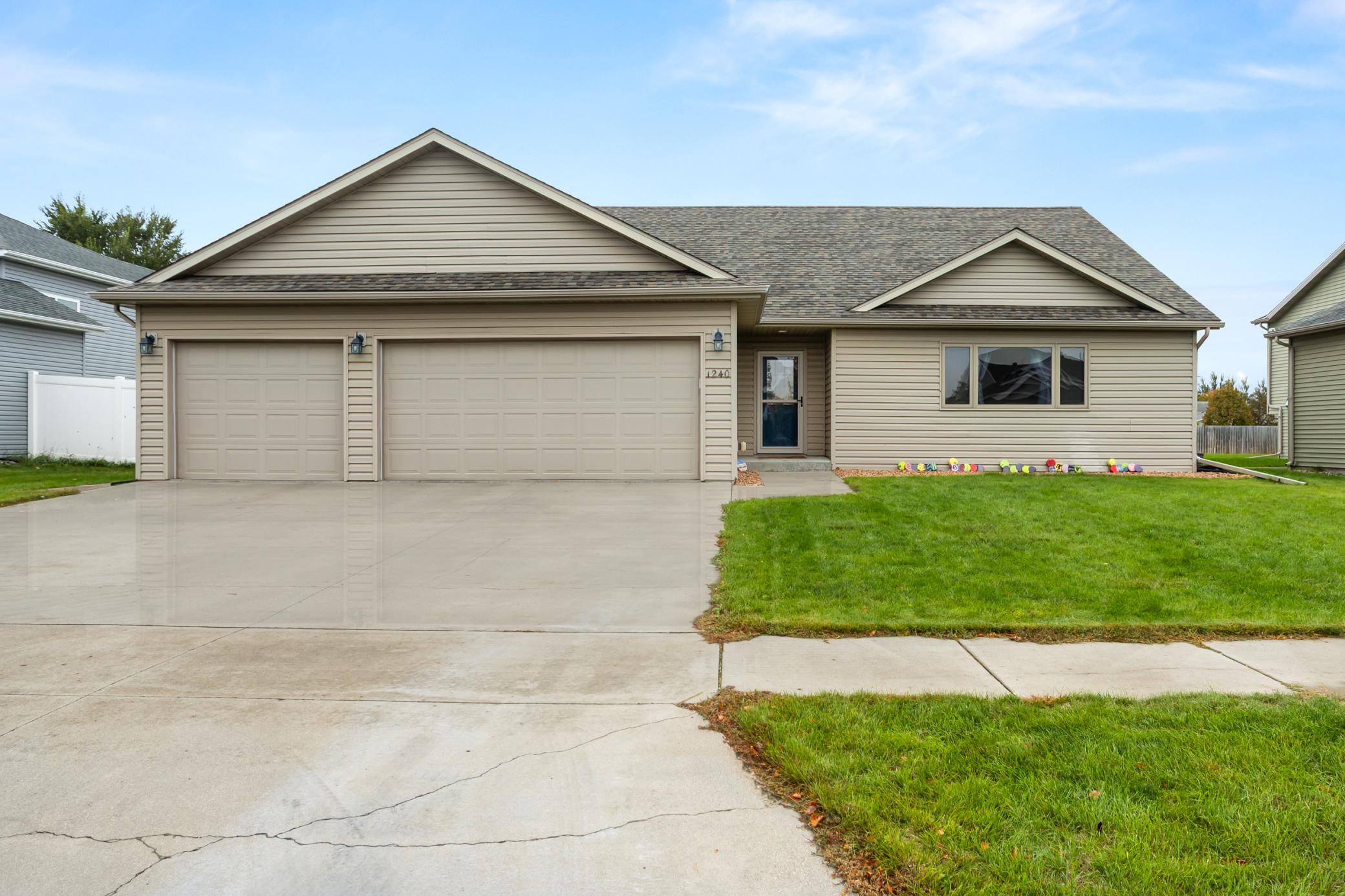 2006 single family home for sale at 1240 38th Avenue S in Moorhead, MN — 4 bed, 3 bath