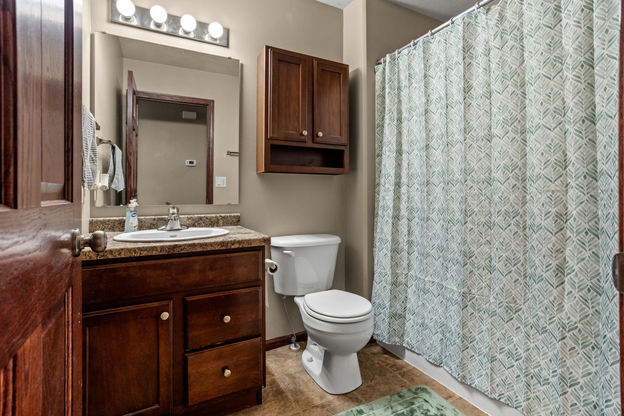 2006 single family home for sale at 1240 38th Avenue S in Moorhead, MN — 4 bed, 3 bath (photo 13 of 35)