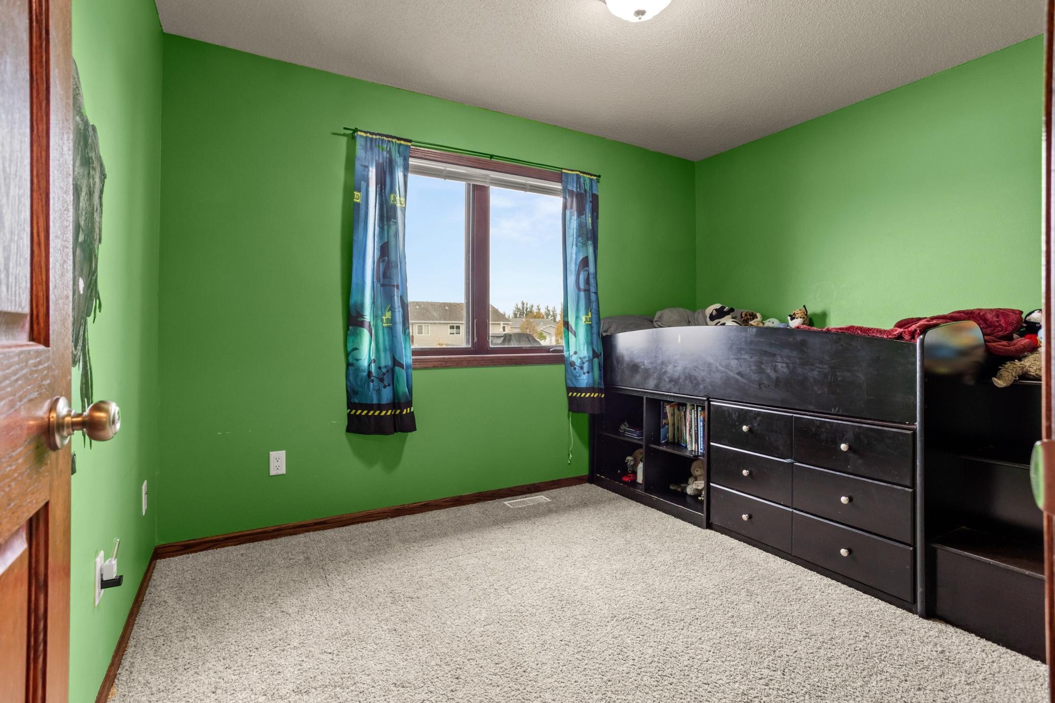 2006 single family home for sale at 1240 38th Avenue S in Moorhead, MN — 4 bed, 3 bath (photo 20 of 35)