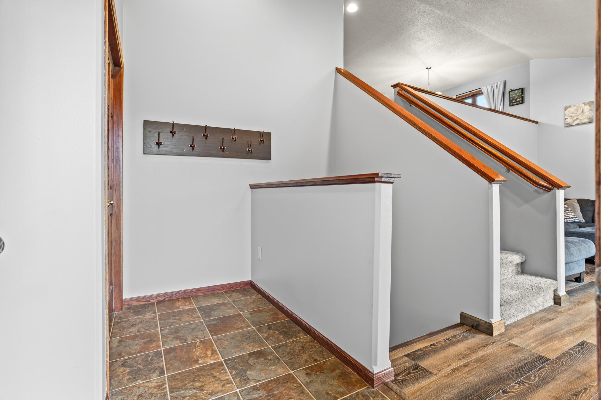 2006 single family home for sale at 1240 38th Avenue S in Moorhead, MN — 4 bed, 3 bath (photo 3 of 35)