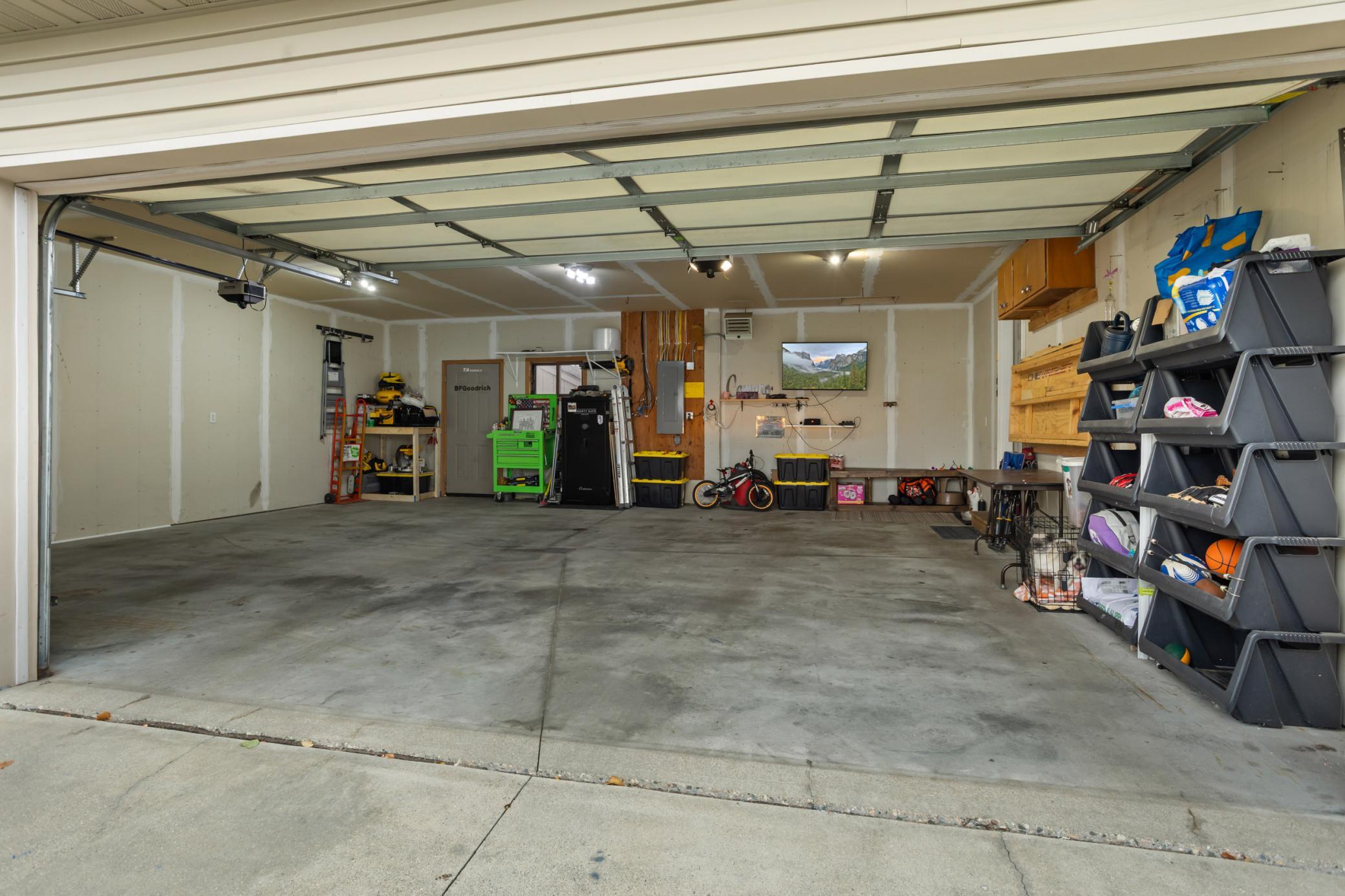 2006 single family home for sale at 1240 38th Avenue S in Moorhead, MN — 4 bed, 3 bath (photo 29 of 35)