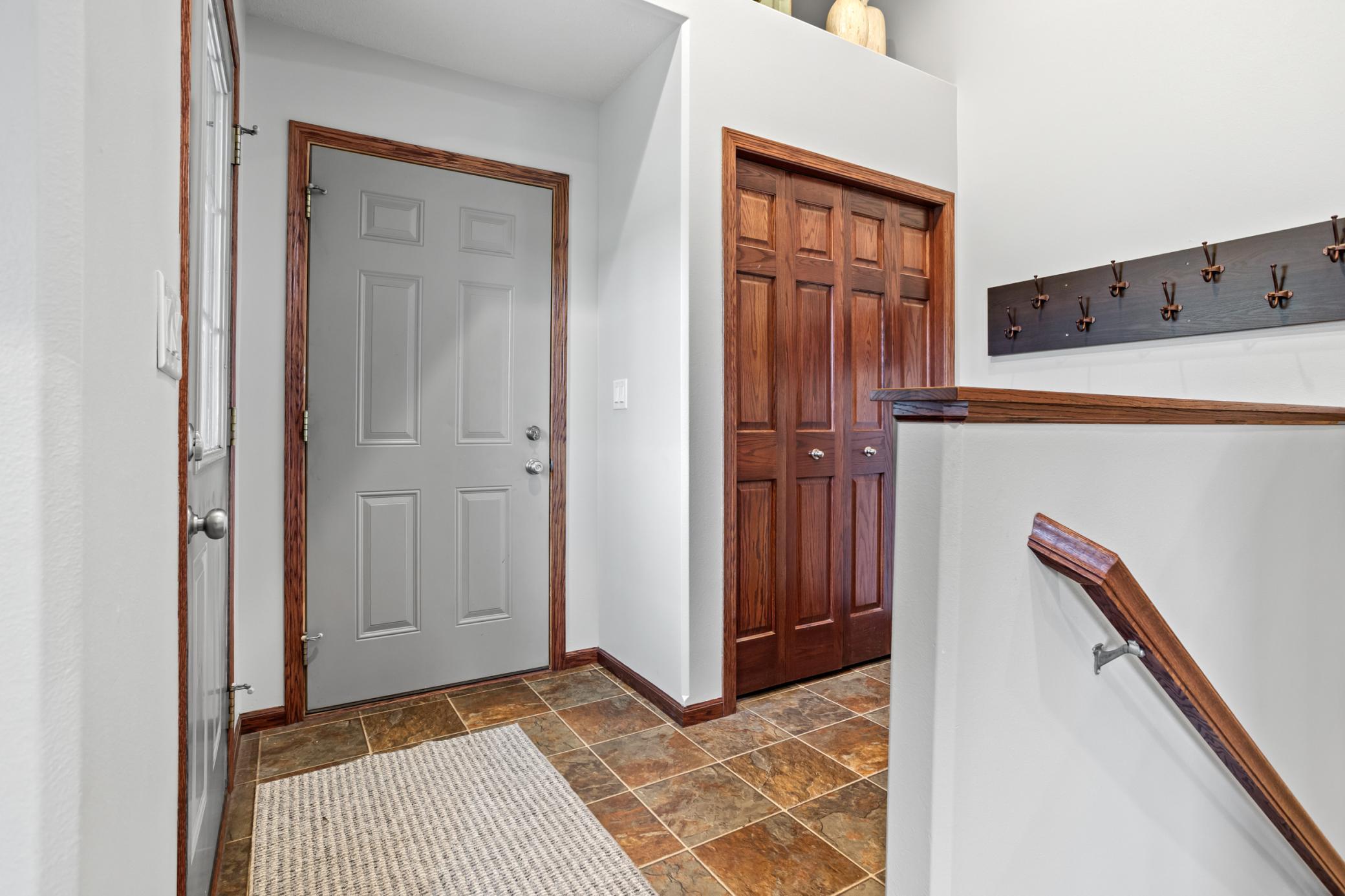 2006 single family home for sale at 1240 38th Avenue S in Moorhead, MN — 4 bed, 3 bath (photo 4 of 35)