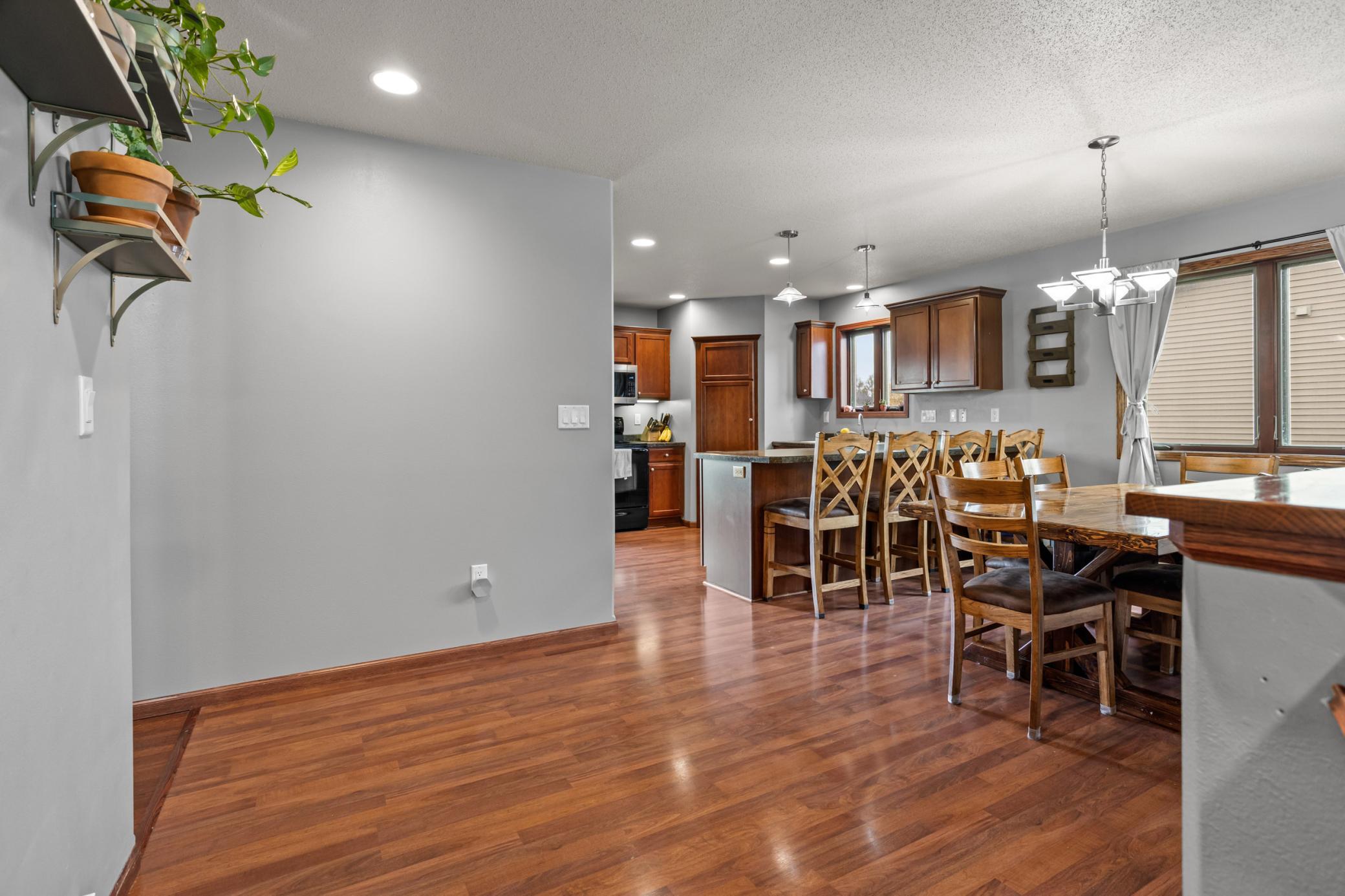 2006 single family home for sale at 1240 38th Avenue S in Moorhead, MN — 4 bed, 3 bath (photo 7 of 35)