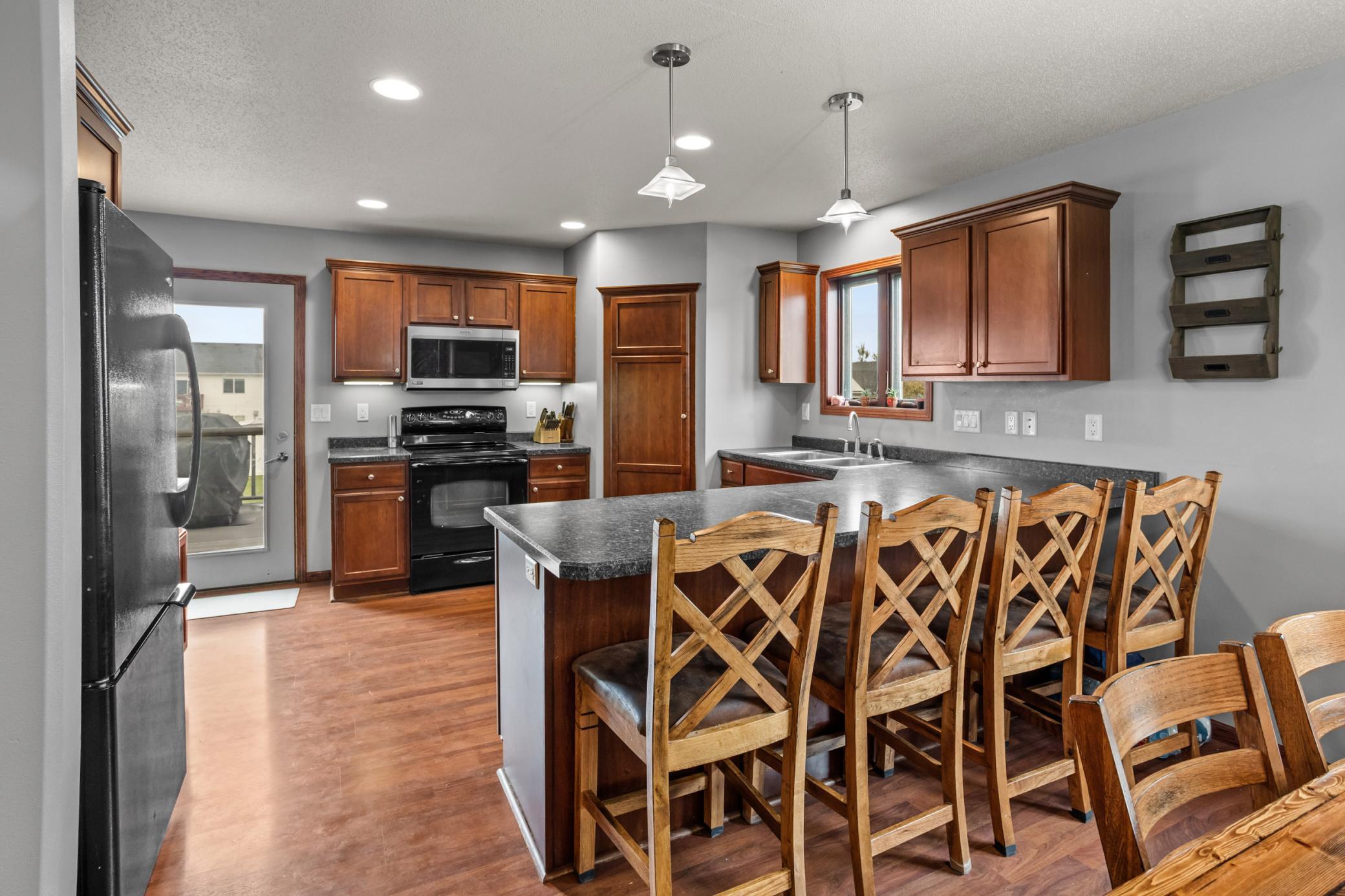 2006 single family home for sale at 1240 38th Avenue S in Moorhead, MN — 4 bed, 3 bath (photo 8 of 35)
