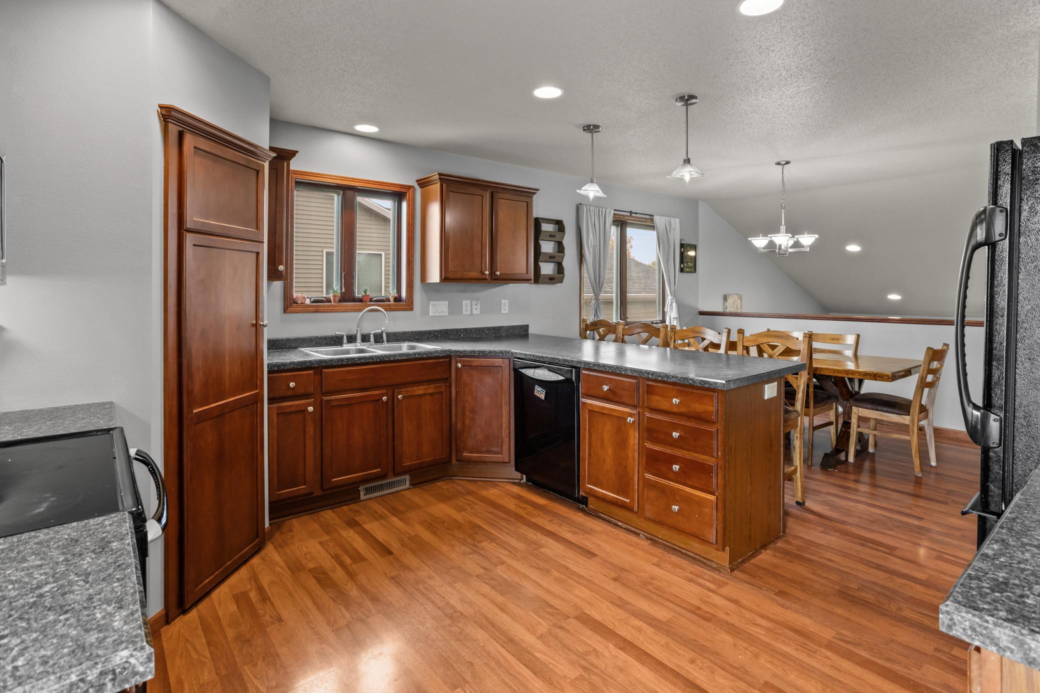 2006 single family home for sale at 1240 38th Avenue S in Moorhead, MN — 4 bed, 3 bath (photo 9 of 35)
