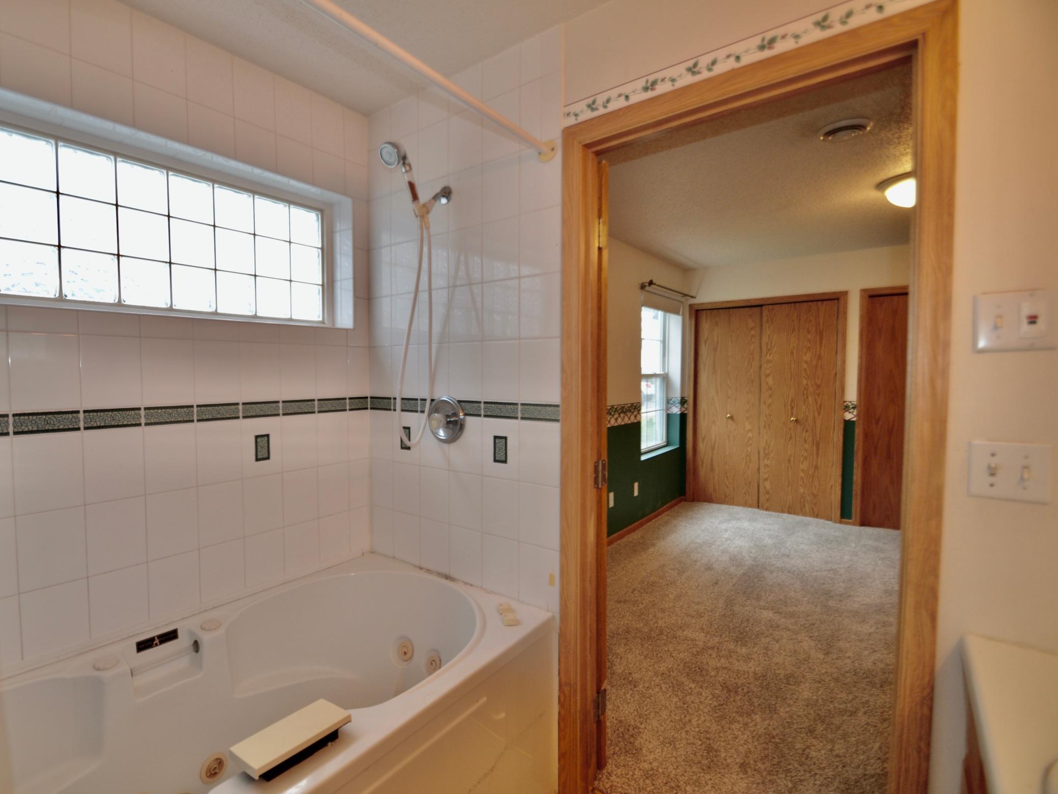1996 twin home for sale at 819 W 12 1/2 Avenue W in West Fargo, ND — 4 bed, 2 bath (photo 11 of 26)