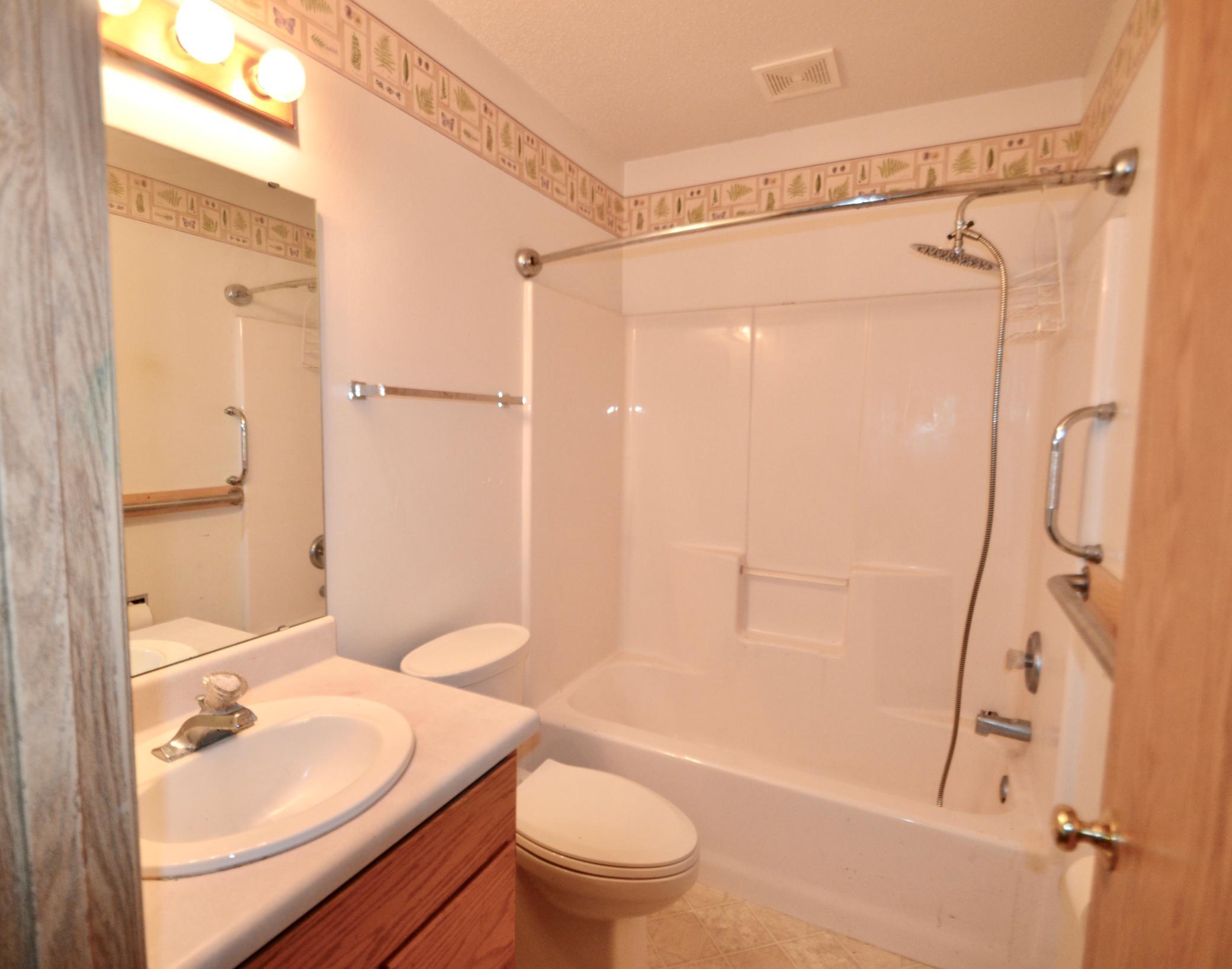 1996 twin home for sale at 819 W 12 1/2 Avenue W in West Fargo, ND — 4 bed, 2 bath (photo 15 of 26)
