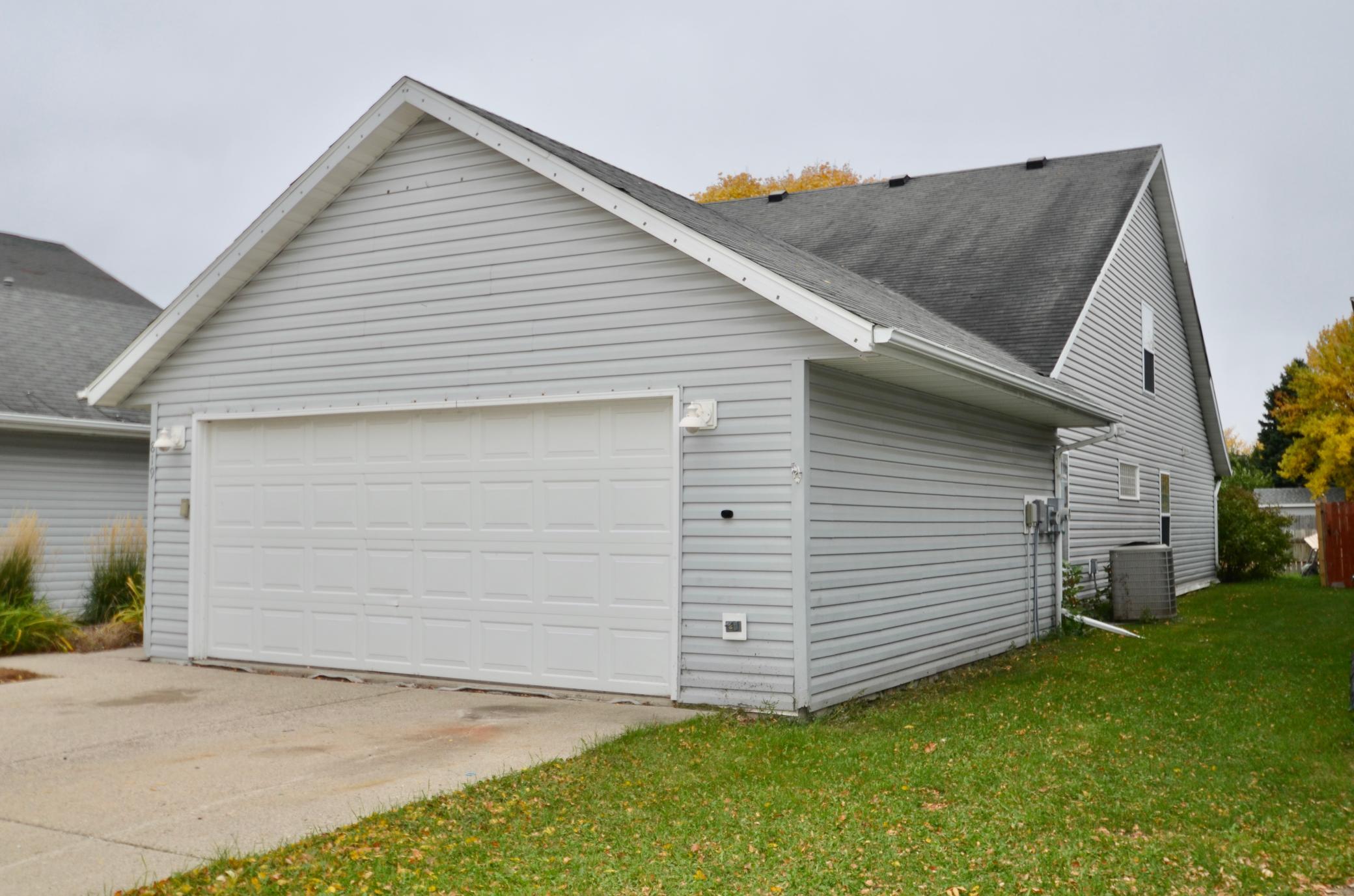 1996 twin home for sale at 819 W 12 1/2 Avenue W in West Fargo, ND — 4 bed, 2 bath (photo 25 of 26)