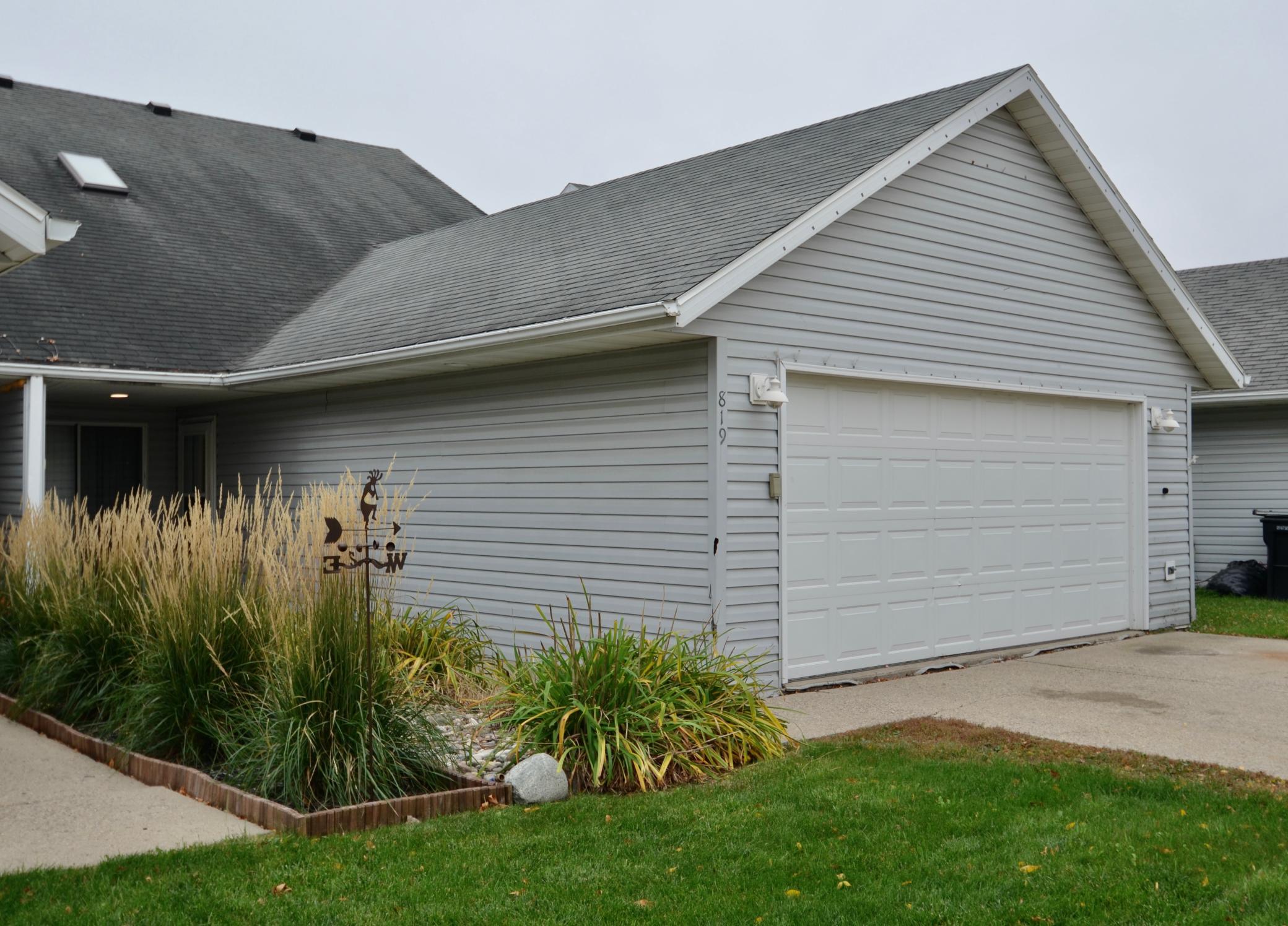 1996 twin home for sale at 819 W 12 1/2 Avenue W in West Fargo, ND — 4 bed, 2 bath (photo 26 of 26)
