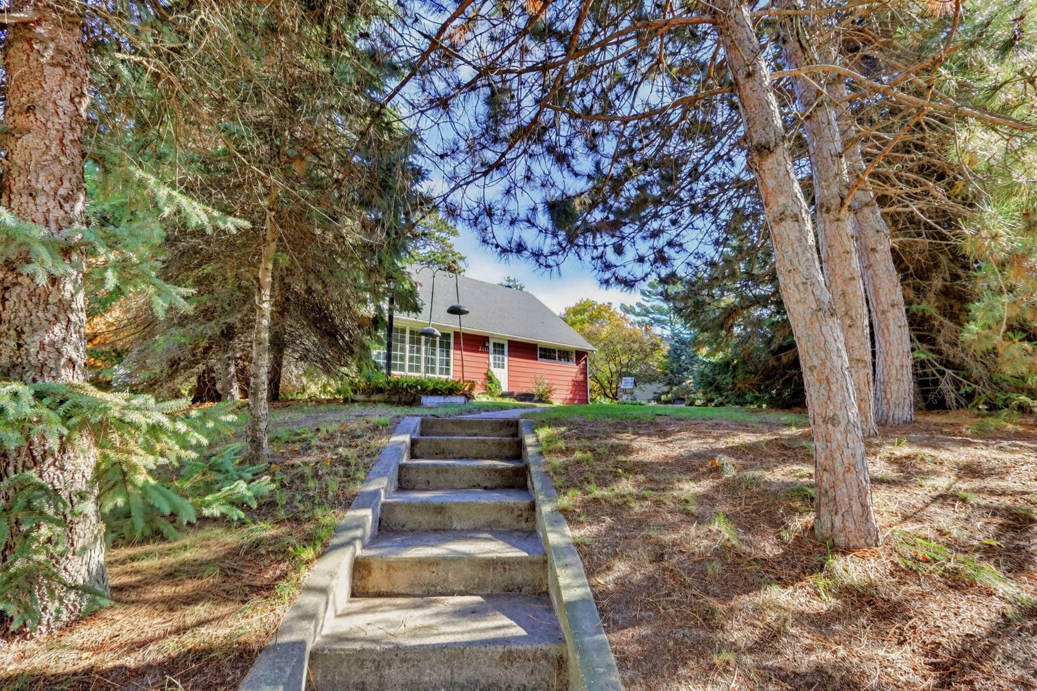 1958 single family home for sale at 2111 Norway Street in Grand Rapids, MN — 3 bed, 3 bath (photo 5 of 43)