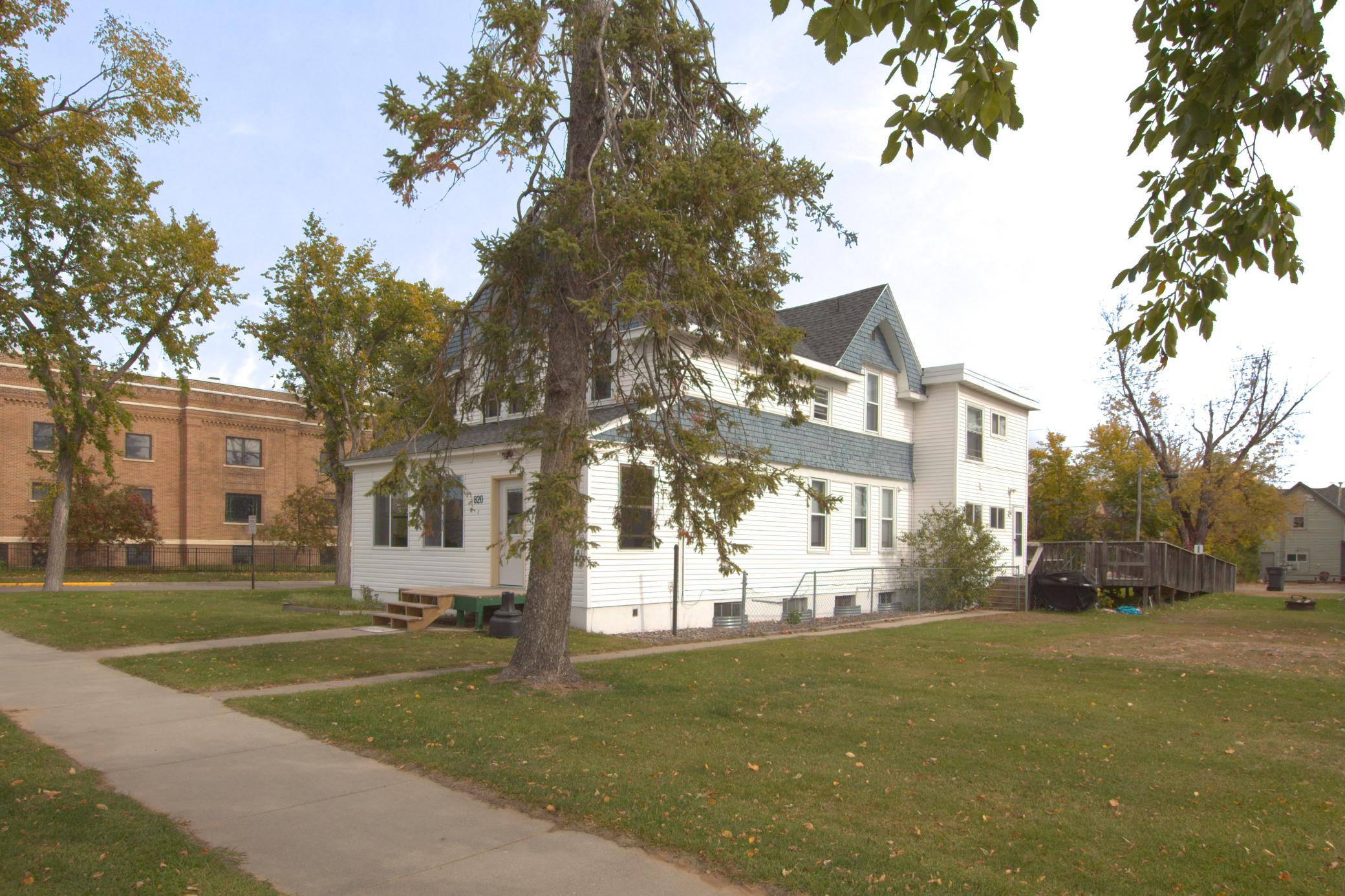 1907 triplex for sale at 820 Beltrami Avenue NW in Bemidji, MN — 9 bed, 4 bath (photo 2 of 43)