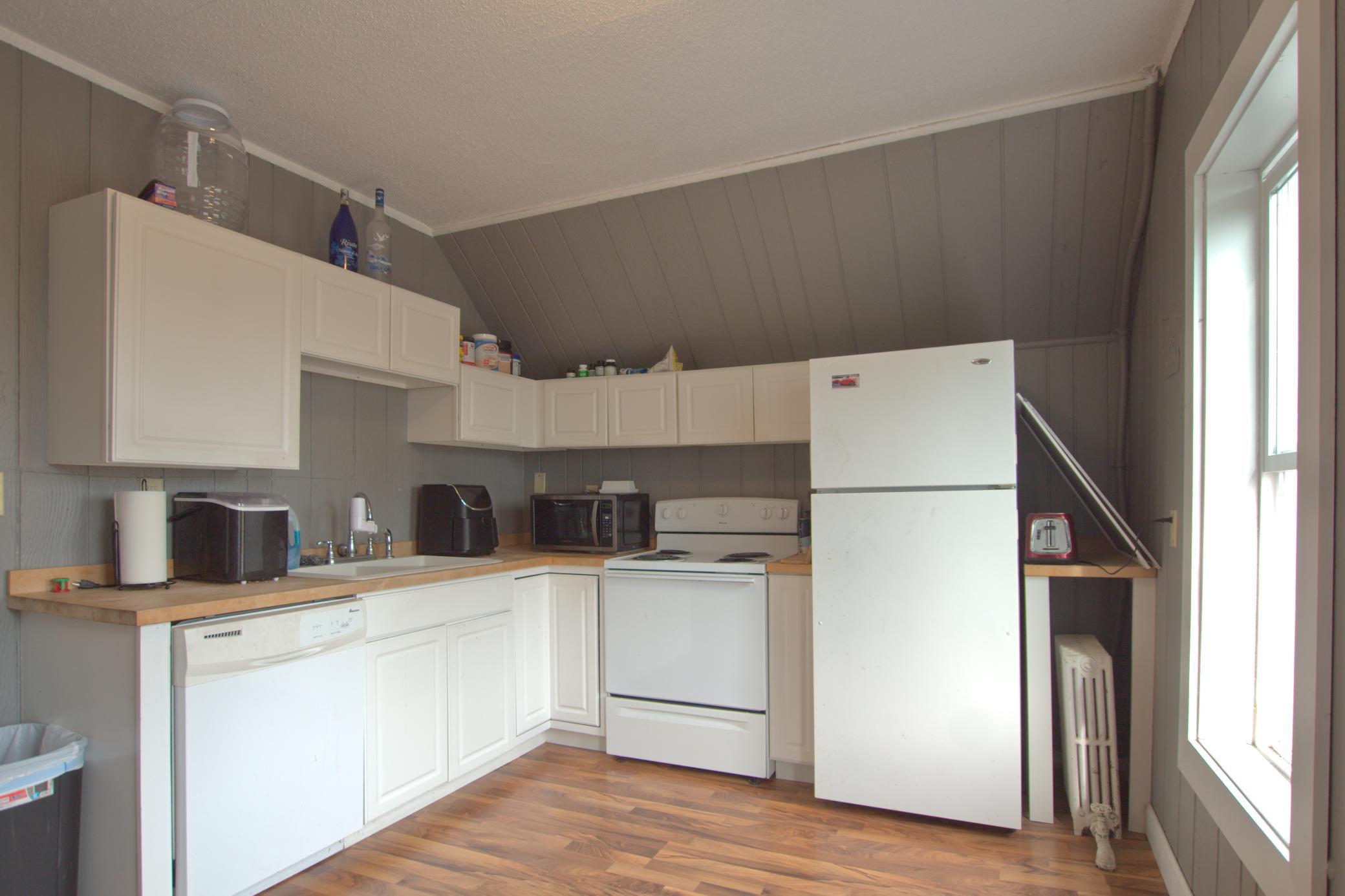 1907 triplex for sale at 820 Beltrami Avenue NW in Bemidji, MN — 9 bed, 4 bath (photo 4 of 43)
