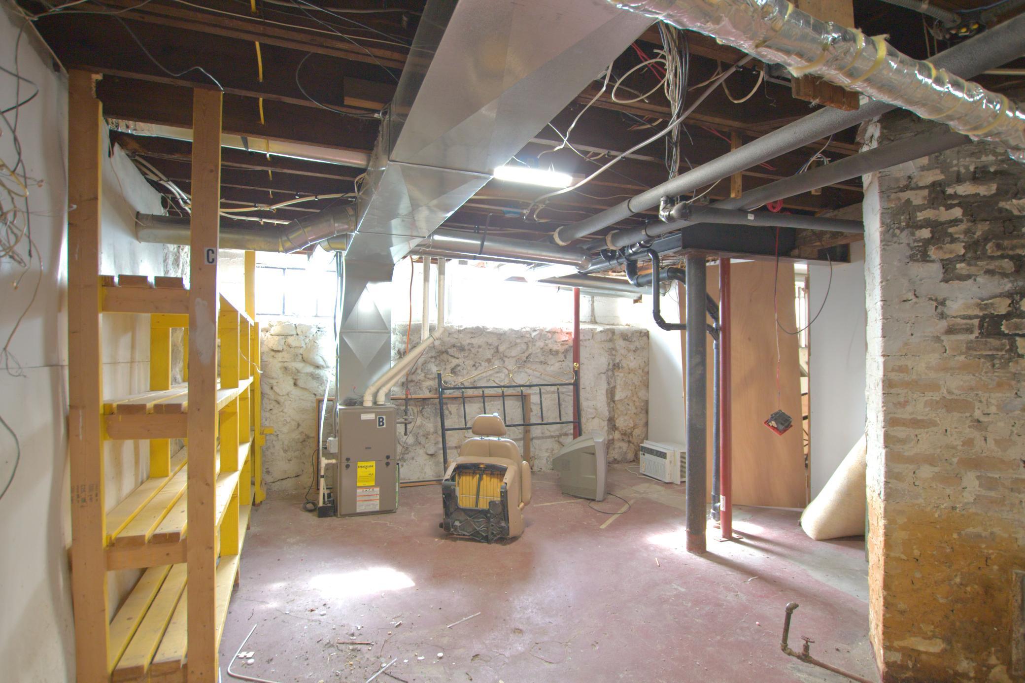 1907 triplex for sale at 820 Beltrami Avenue NW in Bemidji, MN — 9 bed, 4 bath (photo 40 of 43)