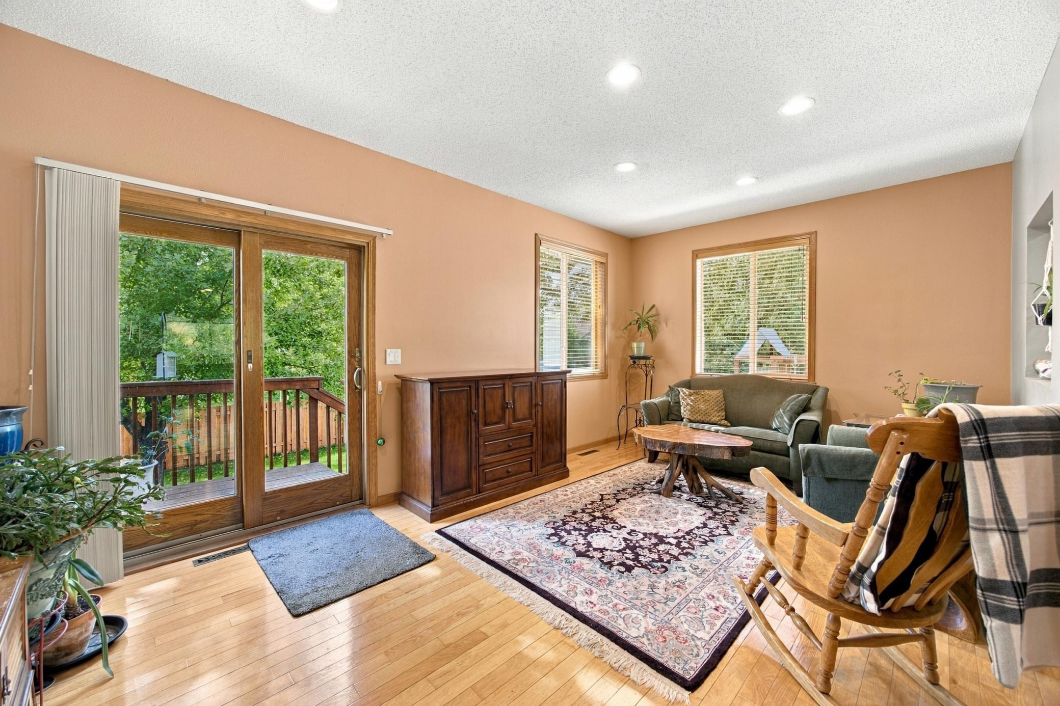 1992 single family home for sale at 1115 Sommerset Drive in West Fargo, ND — 4 bed, 2 bath (photo 12 of 45)