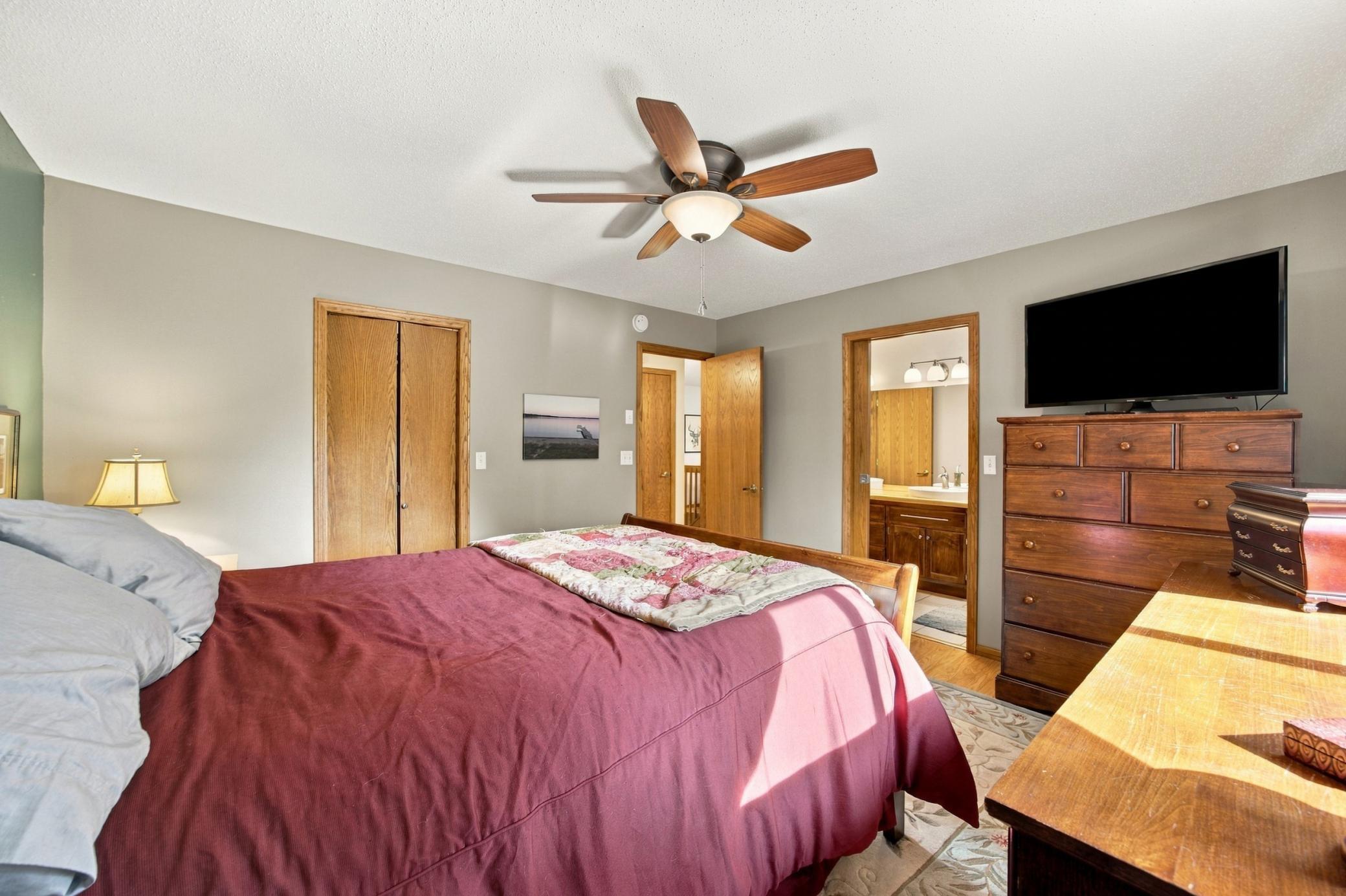 1992 single family home for sale at 1115 Sommerset Drive in West Fargo, ND — 4 bed, 2 bath (photo 14 of 45)