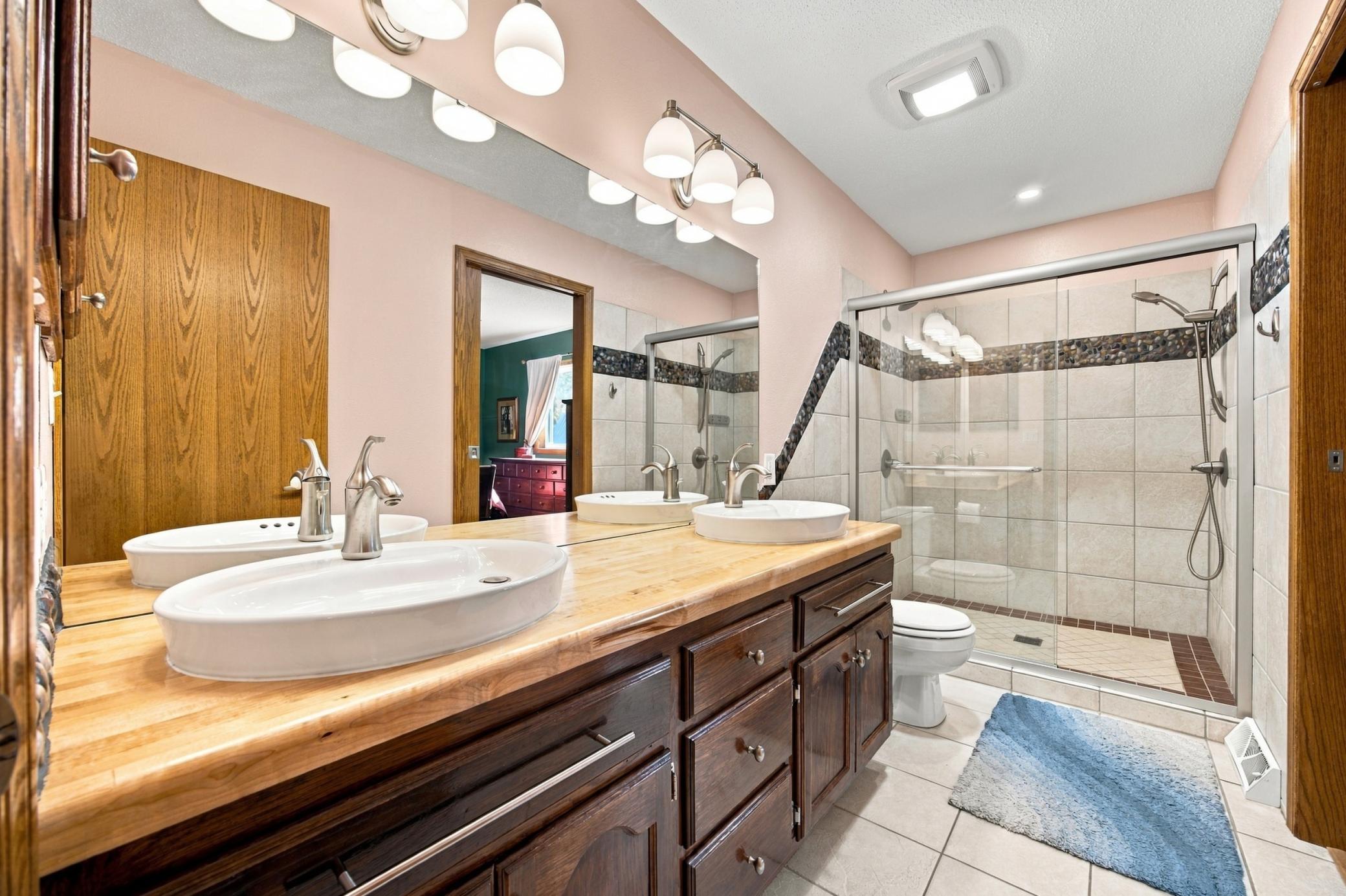 1992 single family home for sale at 1115 Sommerset Drive in West Fargo, ND — 4 bed, 2 bath (photo 15 of 45)