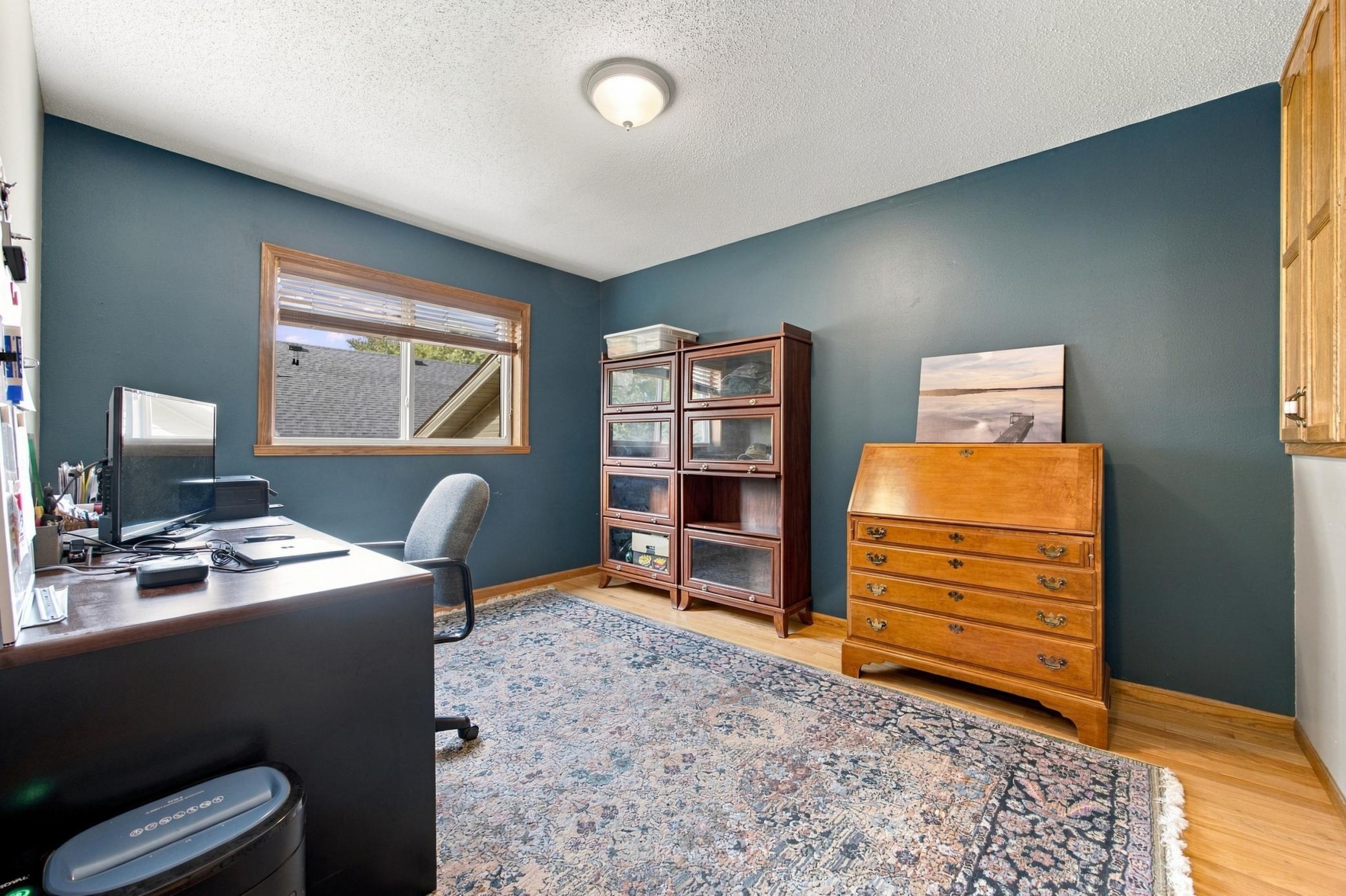 1992 single family home for sale at 1115 Sommerset Drive in West Fargo, ND — 4 bed, 2 bath (photo 17 of 45)