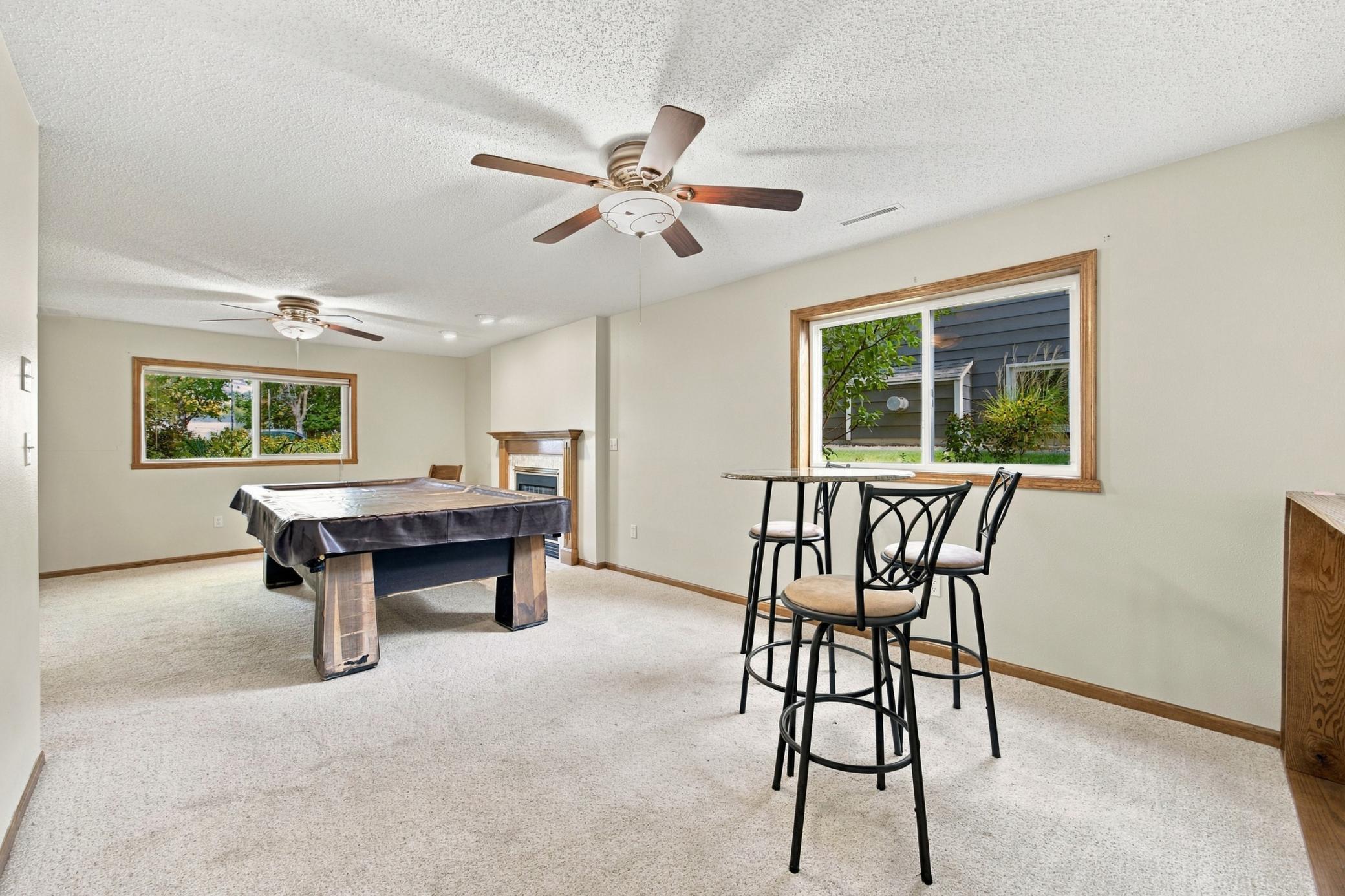 1992 single family home for sale at 1115 Sommerset Drive in West Fargo, ND — 4 bed, 2 bath (photo 19 of 45)