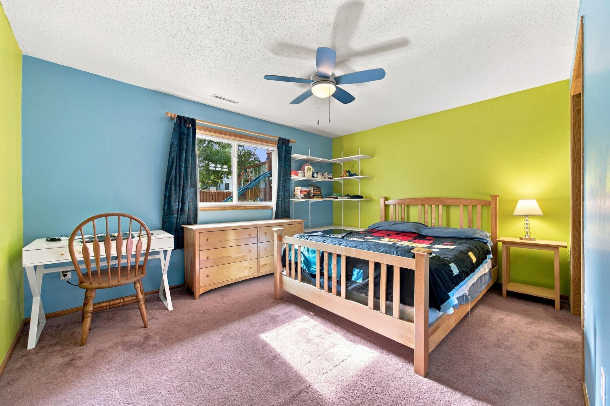 1992 single family home for sale at 1115 Sommerset Drive in West Fargo, ND — 4 bed, 2 bath (photo 22 of 45)