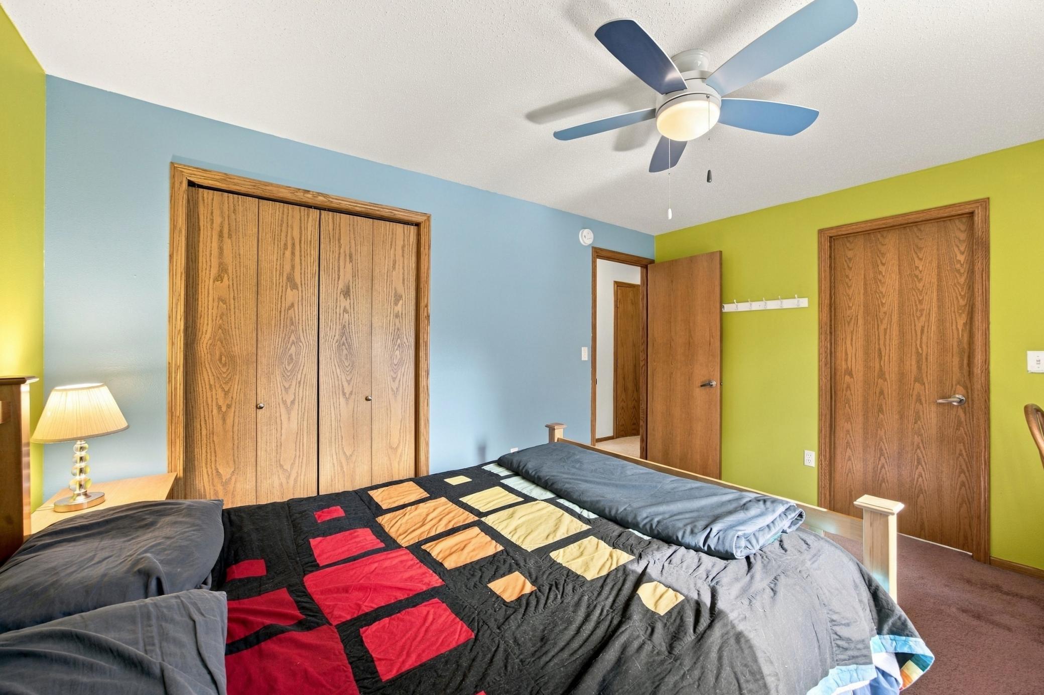 1992 single family home for sale at 1115 Sommerset Drive in West Fargo, ND — 4 bed, 2 bath (photo 23 of 45)