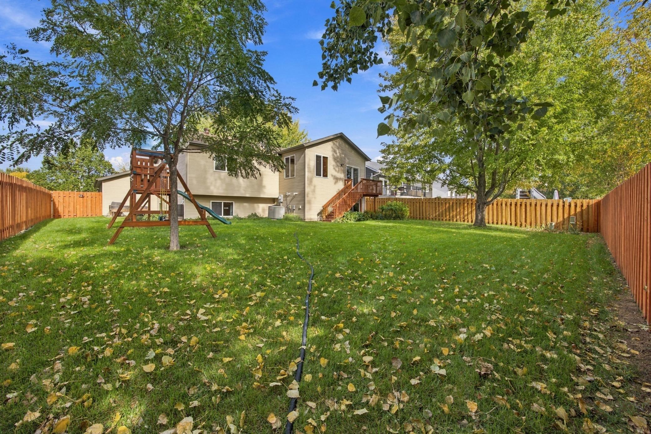 1992 single family home for sale at 1115 Sommerset Drive in West Fargo, ND — 4 bed, 2 bath (photo 27 of 45)