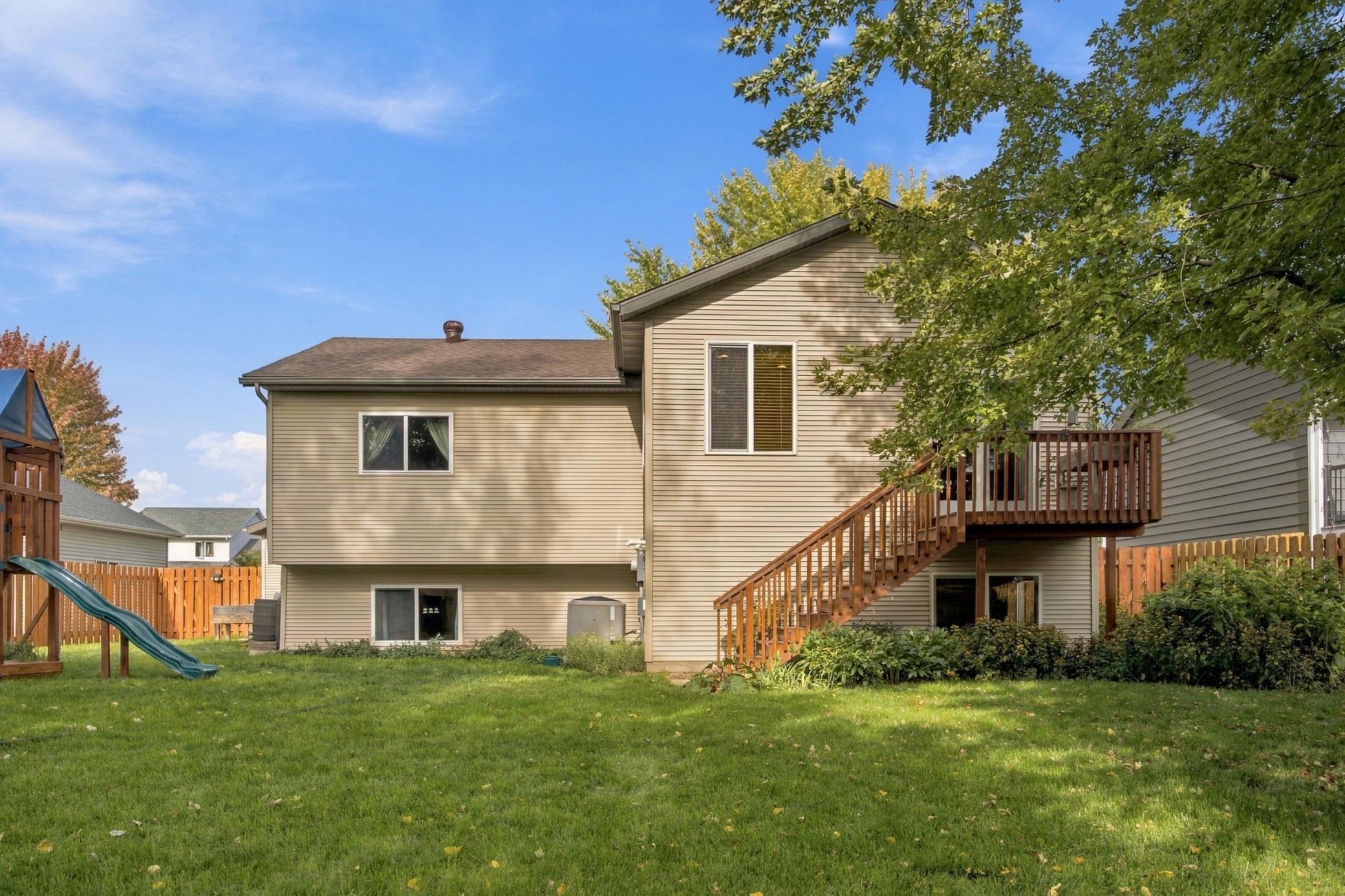 1992 single family home for sale at 1115 Sommerset Drive in West Fargo, ND — 4 bed, 2 bath (photo 28 of 45)