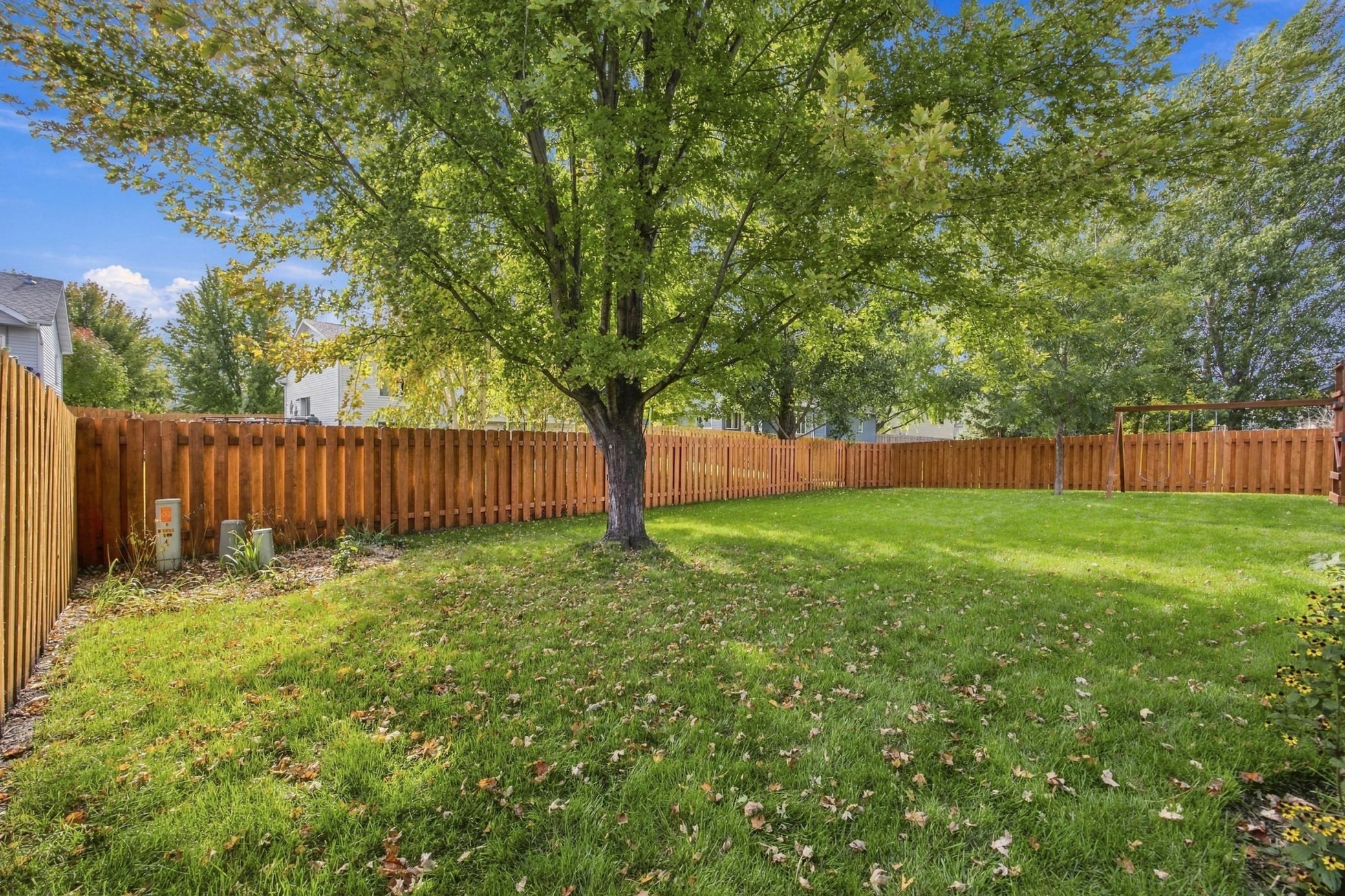 1992 single family home for sale at 1115 Sommerset Drive in West Fargo, ND — 4 bed, 2 bath (photo 29 of 45)