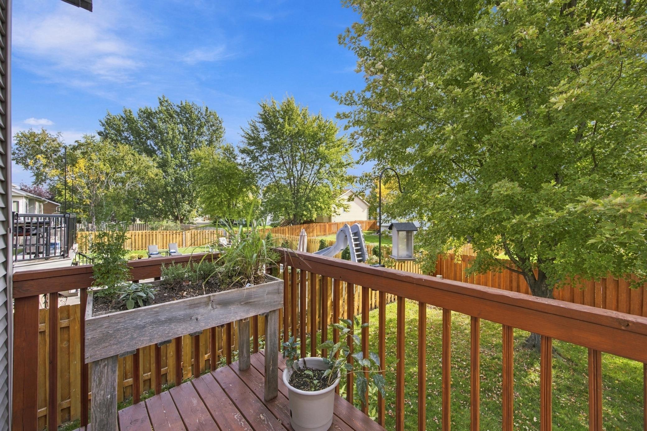 1992 single family home for sale at 1115 Sommerset Drive in West Fargo, ND — 4 bed, 2 bath (photo 30 of 45)