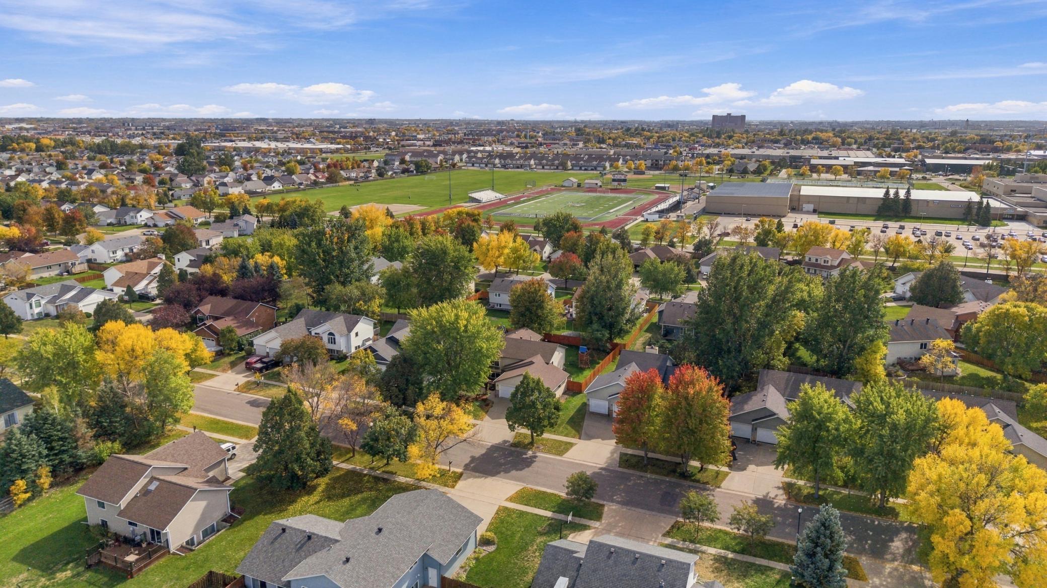 1992 single family home for sale at 1115 Sommerset Drive in West Fargo, ND — 4 bed, 2 bath (photo 33 of 45)