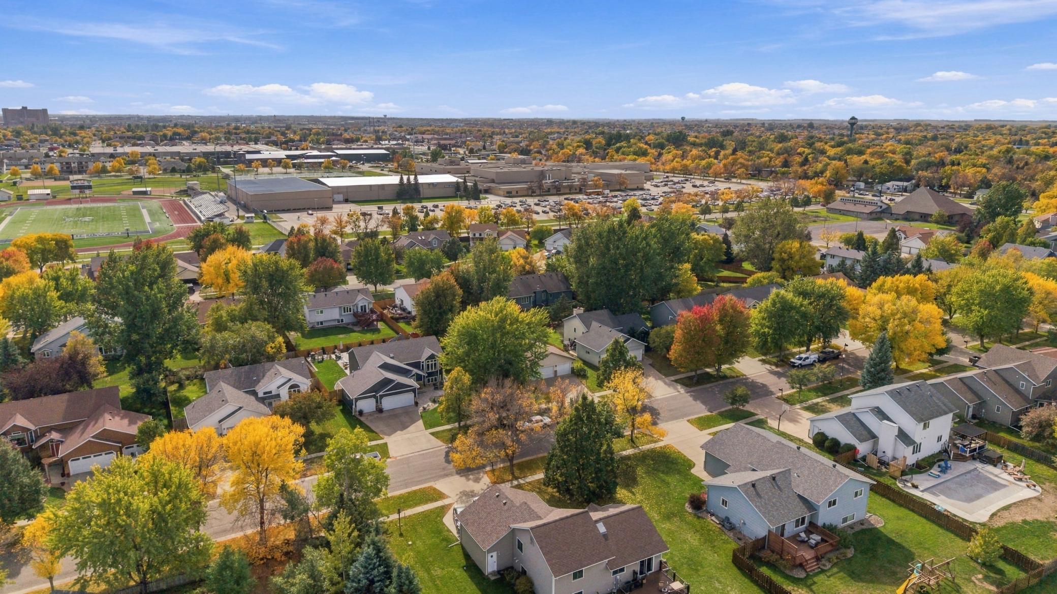 1992 single family home for sale at 1115 Sommerset Drive in West Fargo, ND — 4 bed, 2 bath (photo 34 of 45)