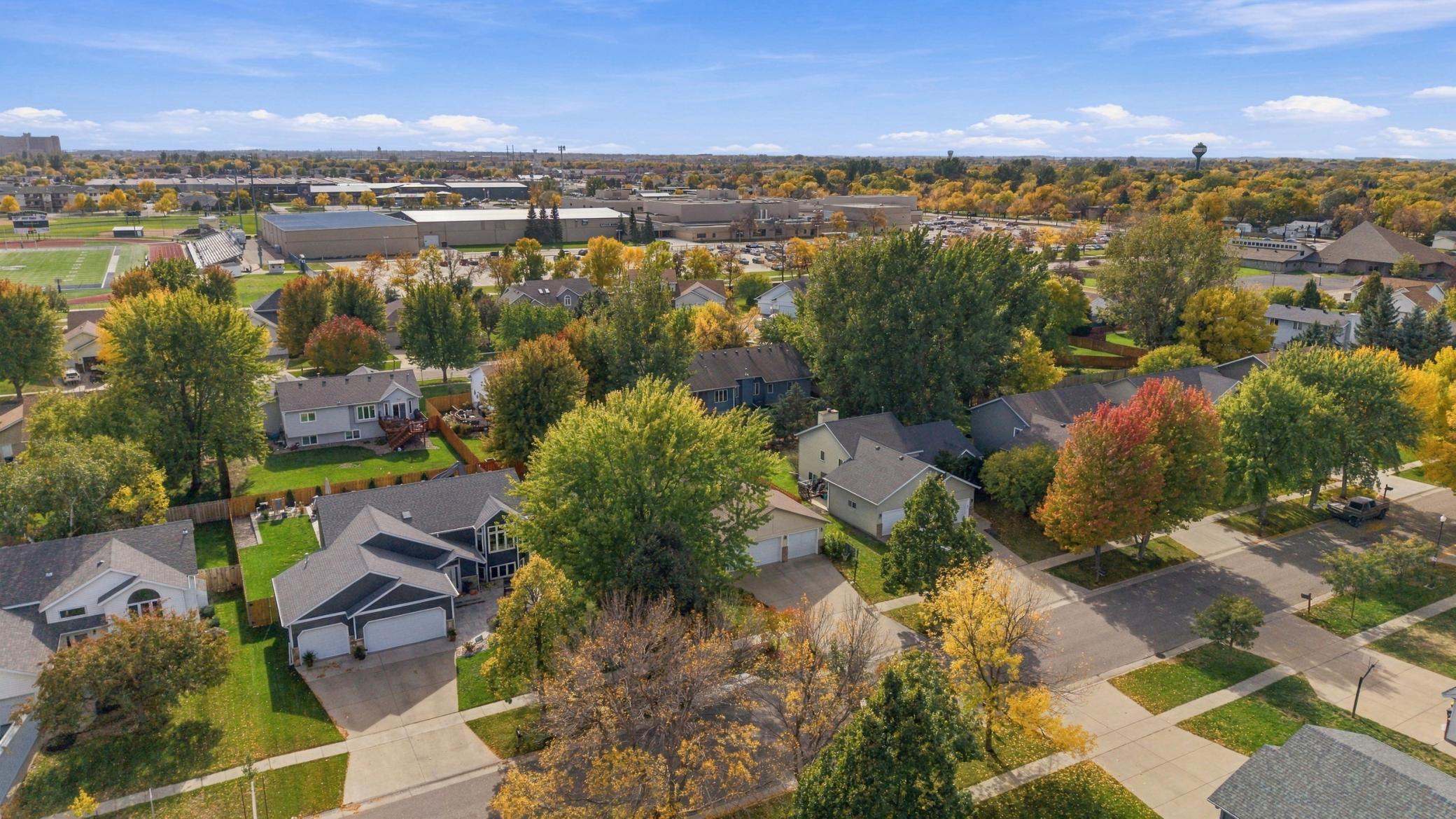 1992 single family home for sale at 1115 Sommerset Drive in West Fargo, ND — 4 bed, 2 bath (photo 35 of 45)