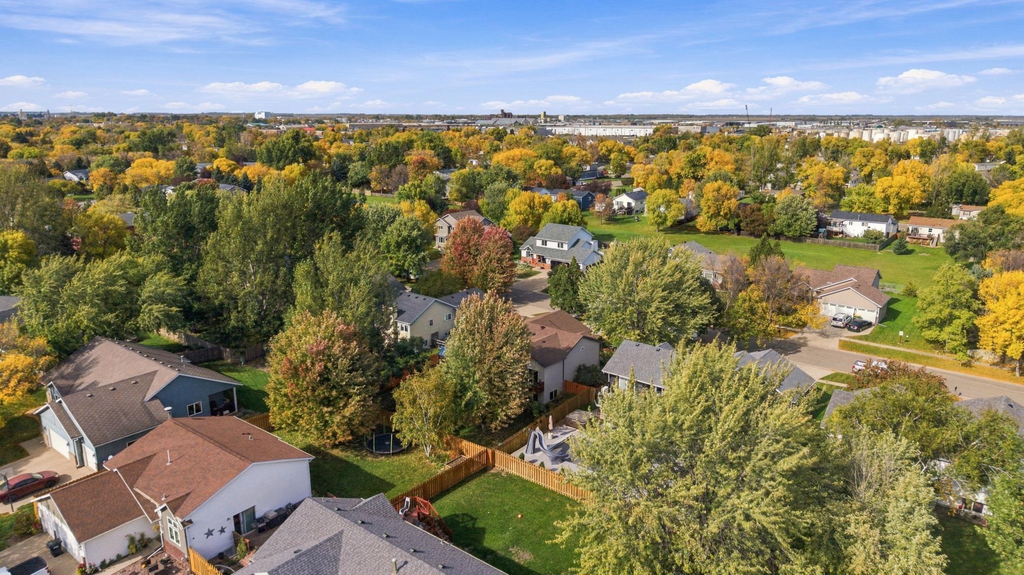 1992 single family home for sale at 1115 Sommerset Drive in West Fargo, ND — 4 bed, 2 bath (photo 37 of 45)