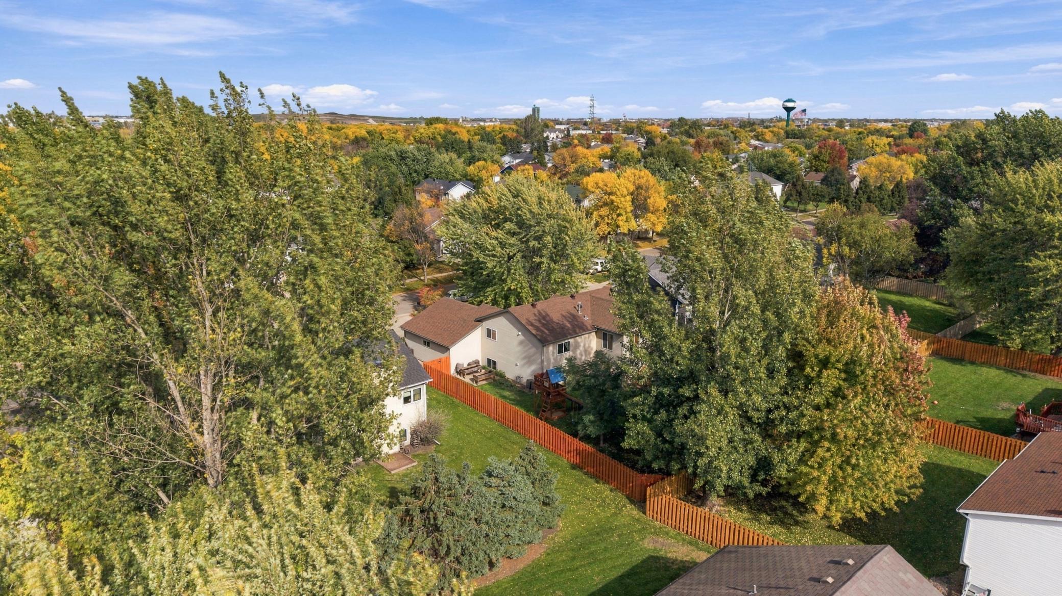 1992 single family home for sale at 1115 Sommerset Drive in West Fargo, ND — 4 bed, 2 bath (photo 38 of 45)