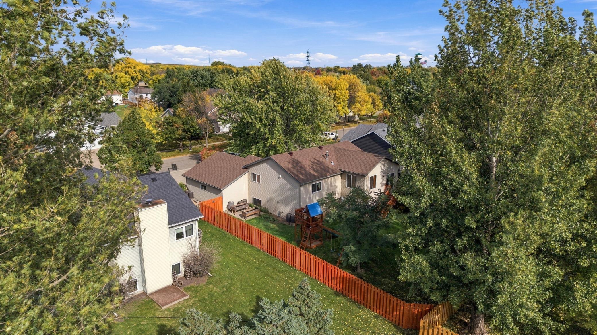 1992 single family home for sale at 1115 Sommerset Drive in West Fargo, ND — 4 bed, 2 bath (photo 39 of 45)