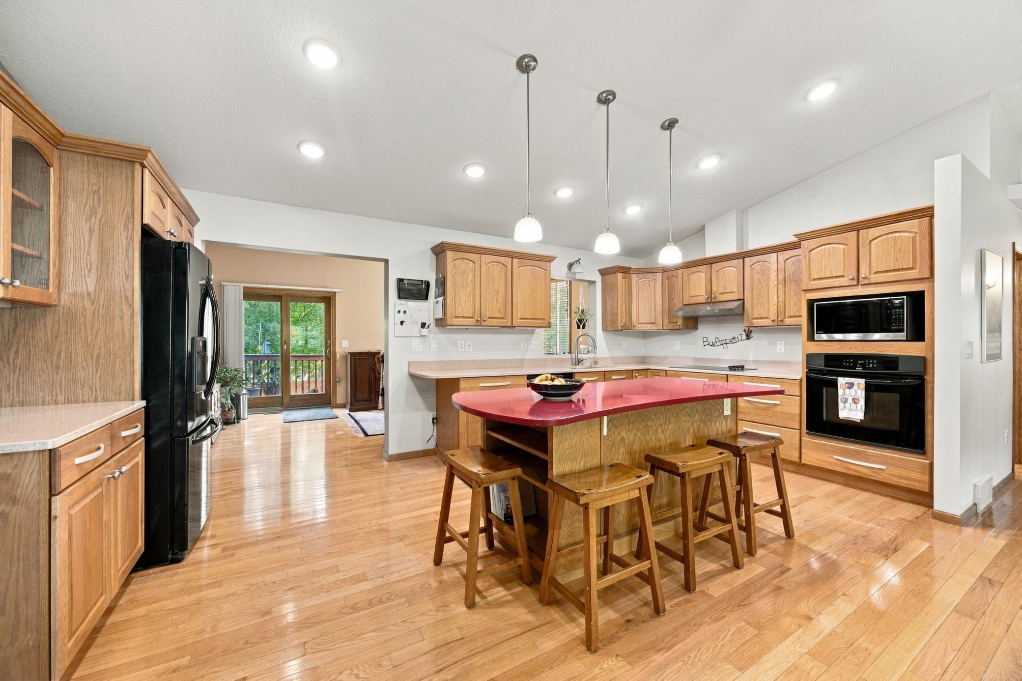 1992 single family home for sale at 1115 Sommerset Drive in West Fargo, ND — 4 bed, 2 bath (photo 5 of 45)
