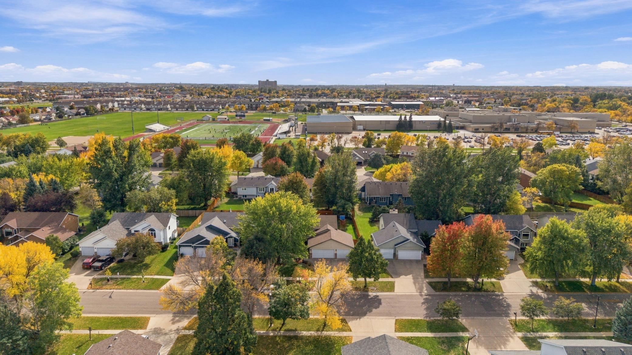 1992 single family home for sale at 1115 Sommerset Drive in West Fargo, ND — 4 bed, 2 bath (photo 41 of 45)
