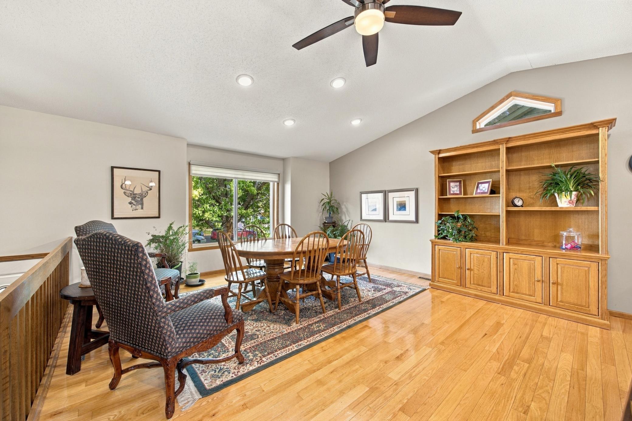1992 single family home for sale at 1115 Sommerset Drive in West Fargo, ND — 4 bed, 2 bath (photo 8 of 45)