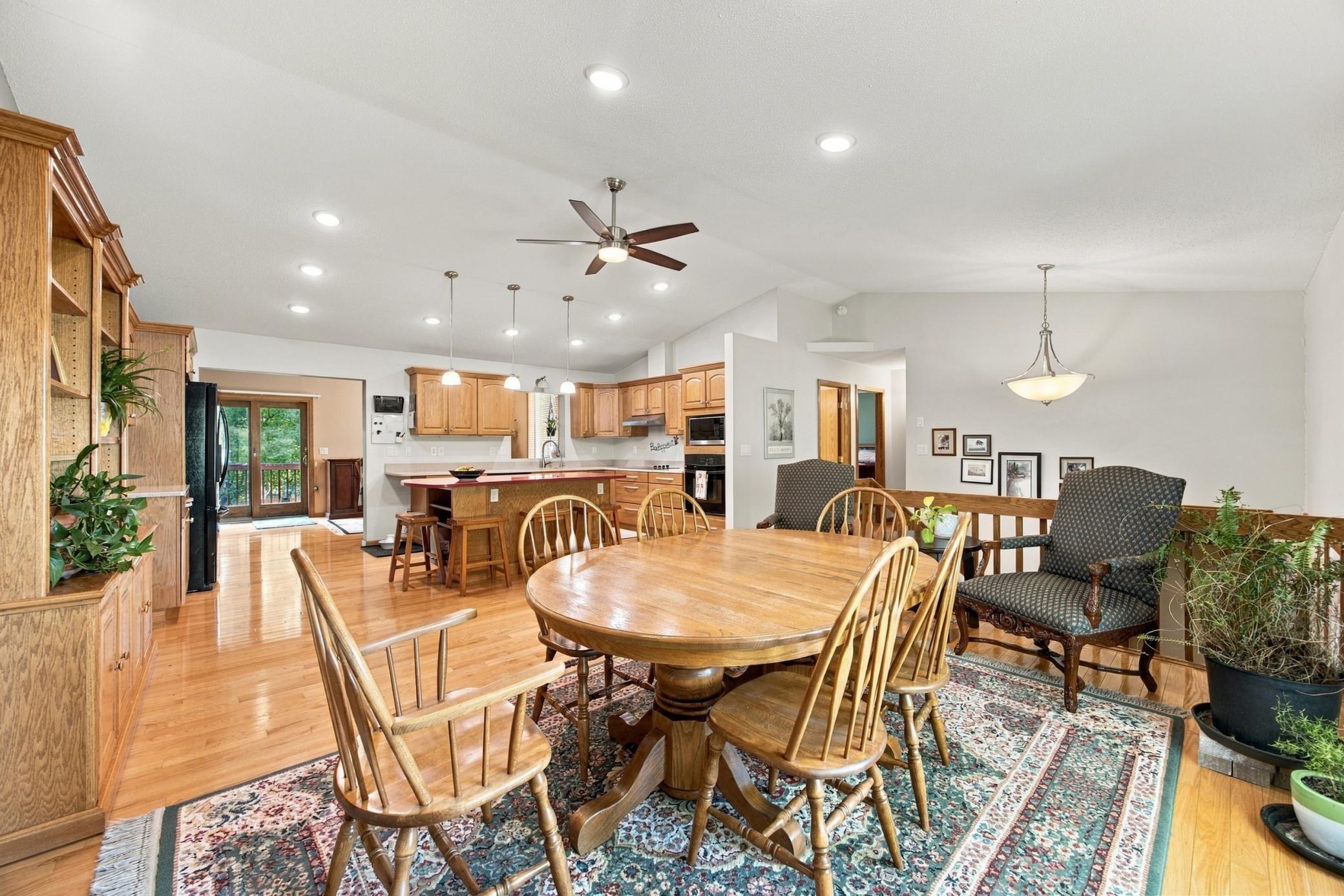 1992 single family home for sale at 1115 Sommerset Drive in West Fargo, ND — 4 bed, 2 bath (photo 10 of 45)