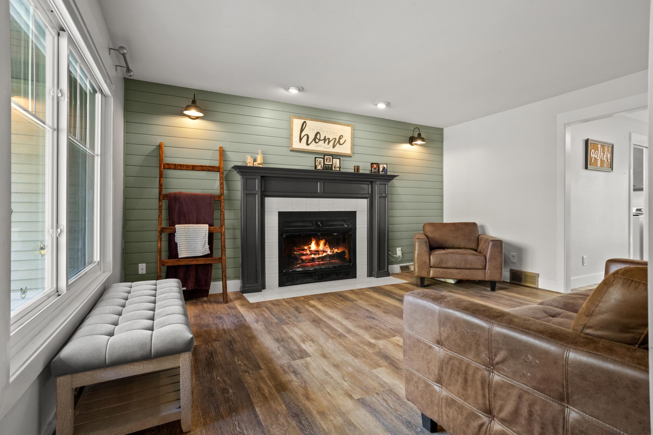 1990 single family home for sale at 2816 39 1/2 Avenue S in Fargo, ND — 6 bed, 4 bath (photo 11 of 55)