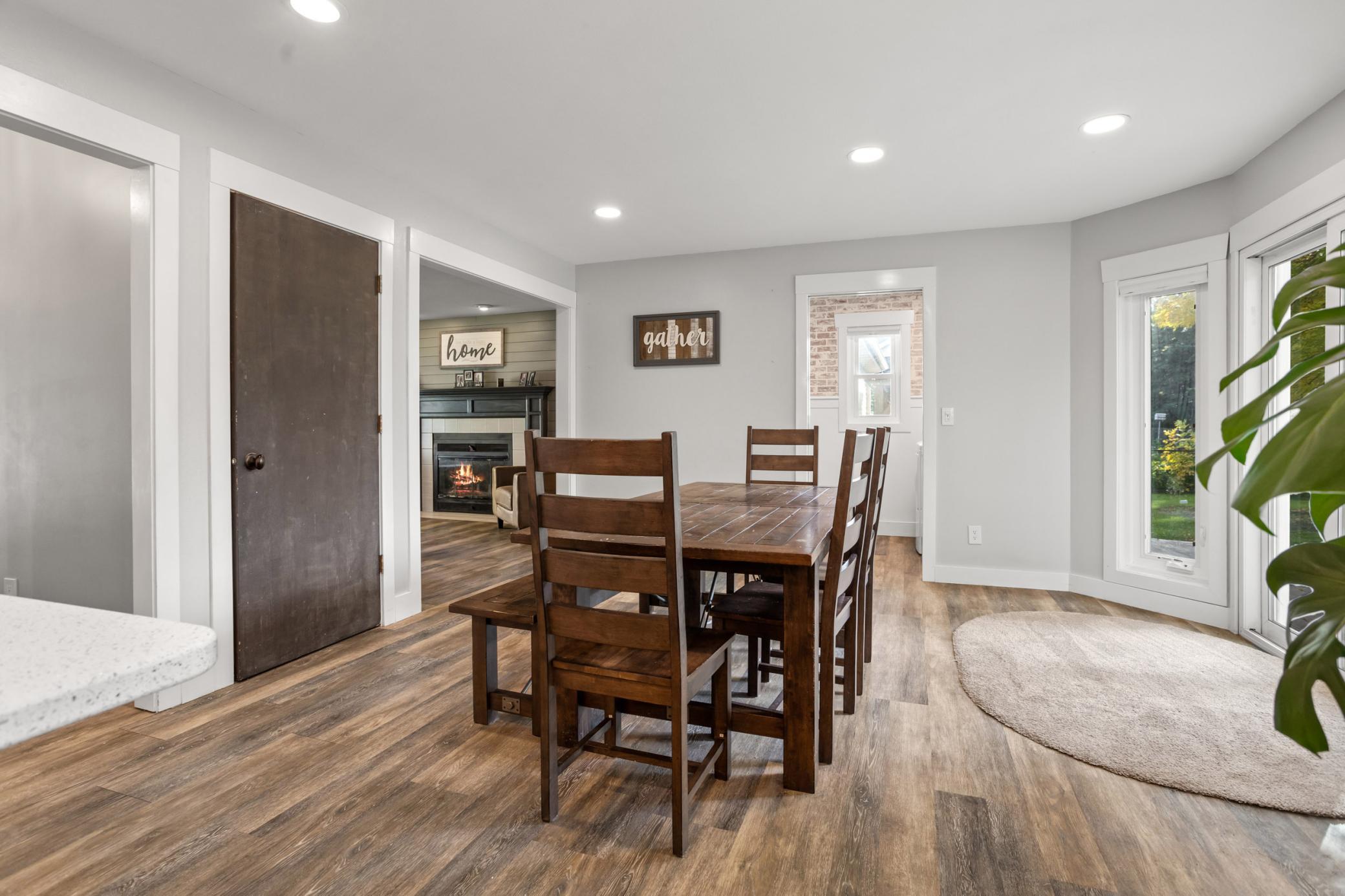 1990 single family home for sale at 2816 39 1/2 Avenue S in Fargo, ND — 6 bed, 4 bath (photo 14 of 55)