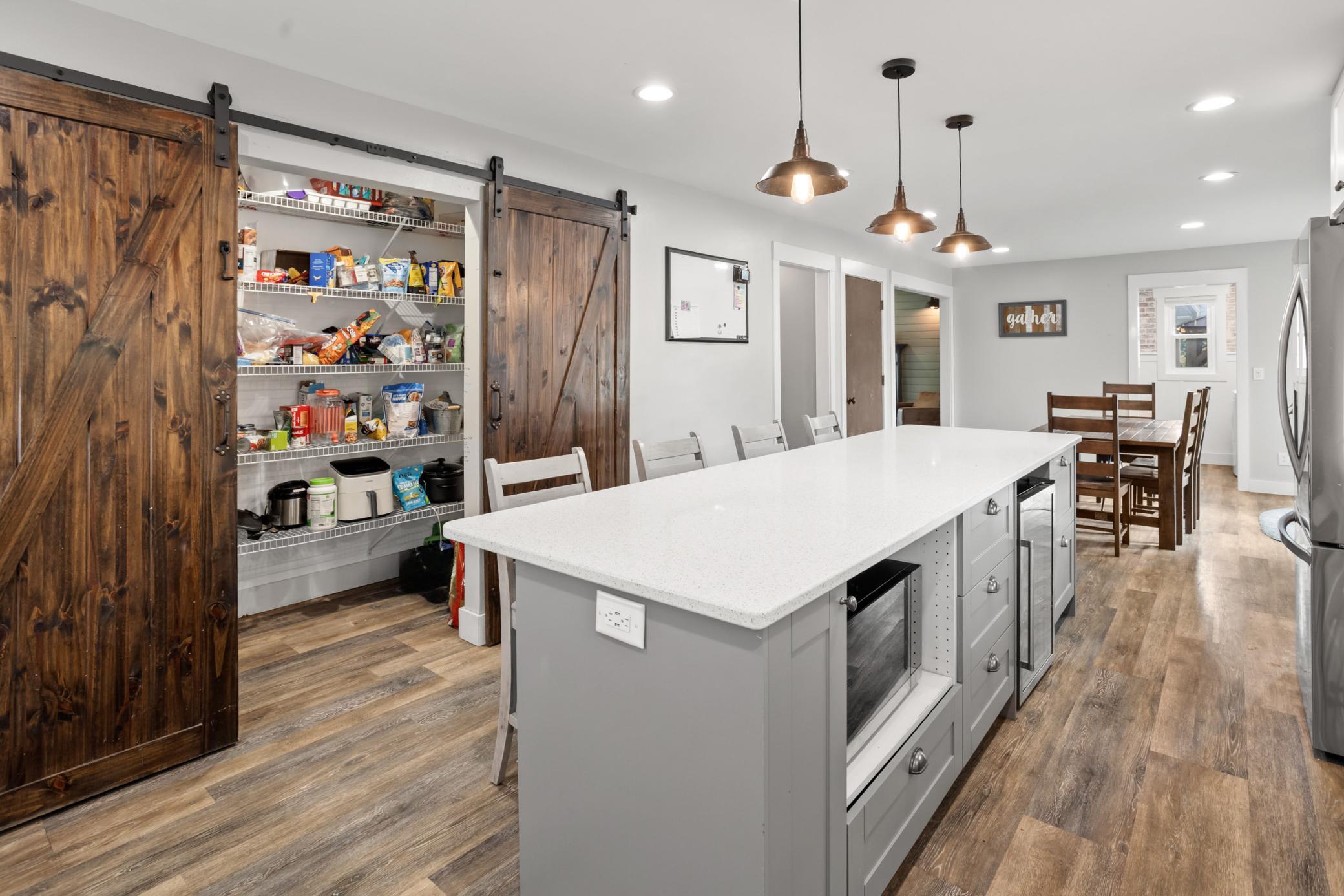 1990 single family home for sale at 2816 39 1/2 Avenue S in Fargo, ND — 6 bed, 4 bath (photo 17 of 55)