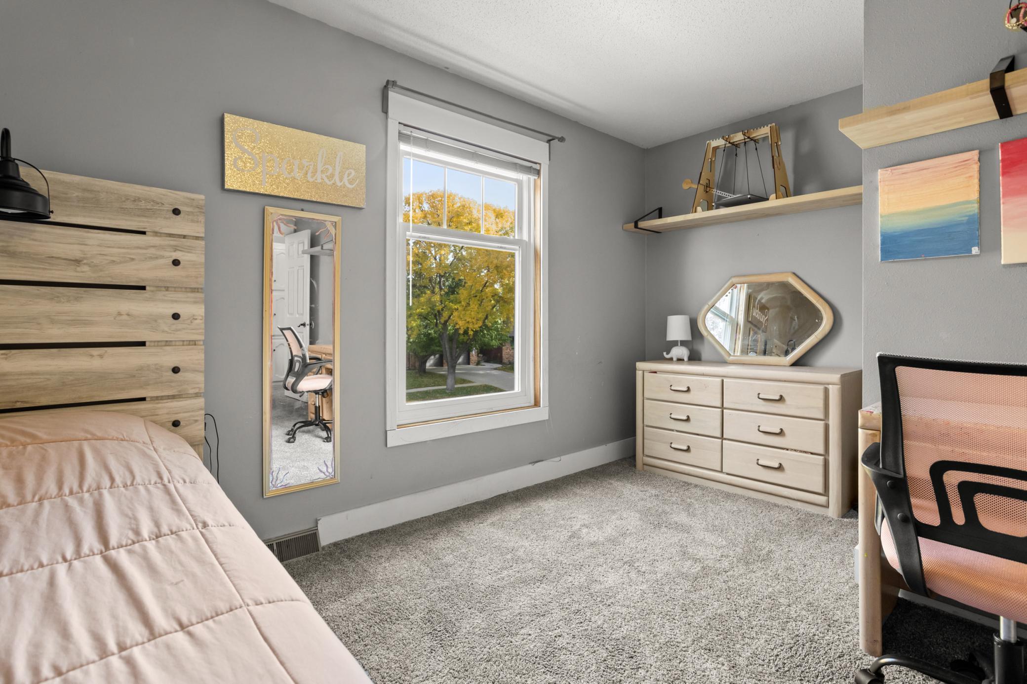 1990 single family home for sale at 2816 39 1/2 Avenue S in Fargo, ND — 6 bed, 4 bath (photo 24 of 55)