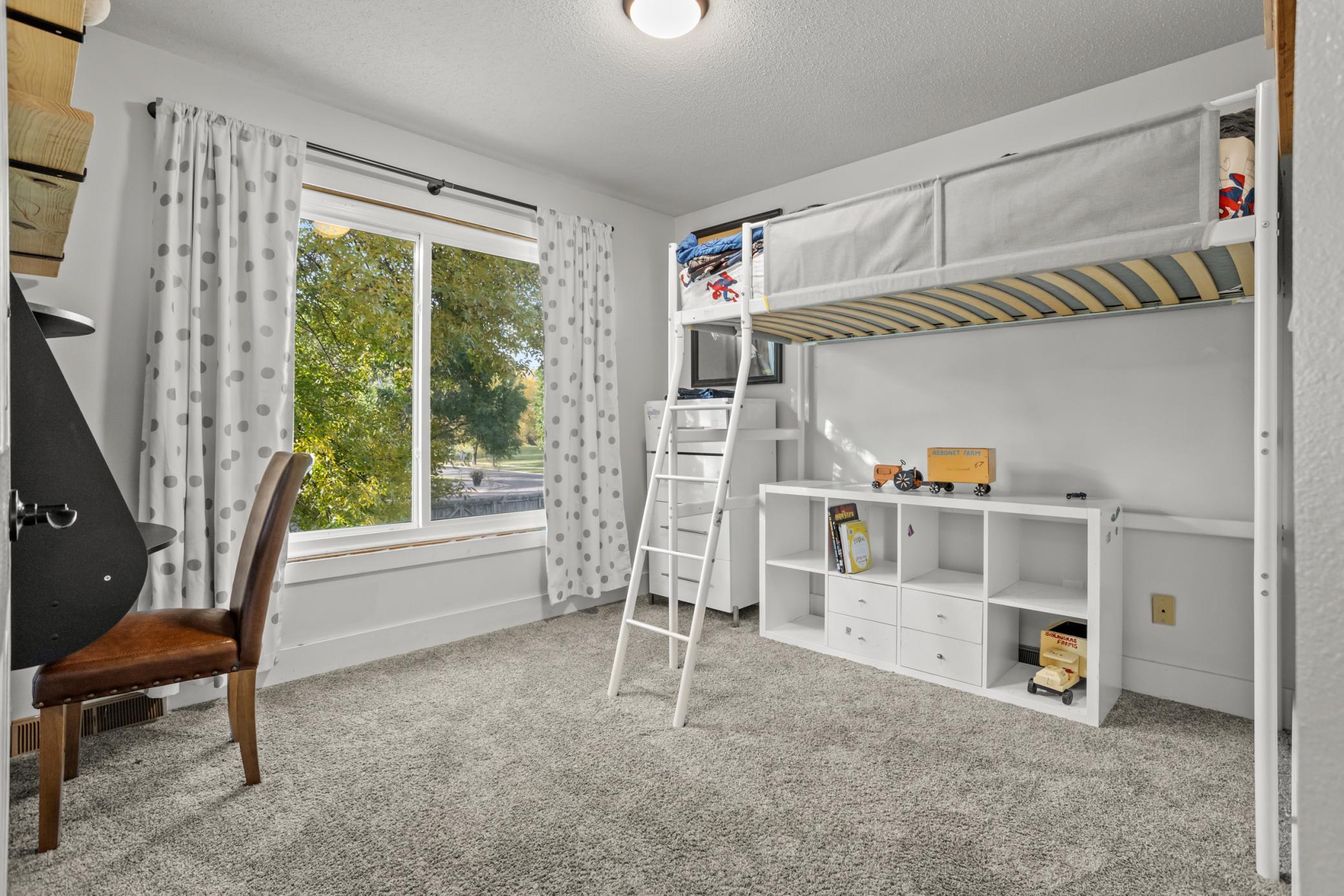 1990 single family home for sale at 2816 39 1/2 Avenue S in Fargo, ND — 6 bed, 4 bath (photo 27 of 55)