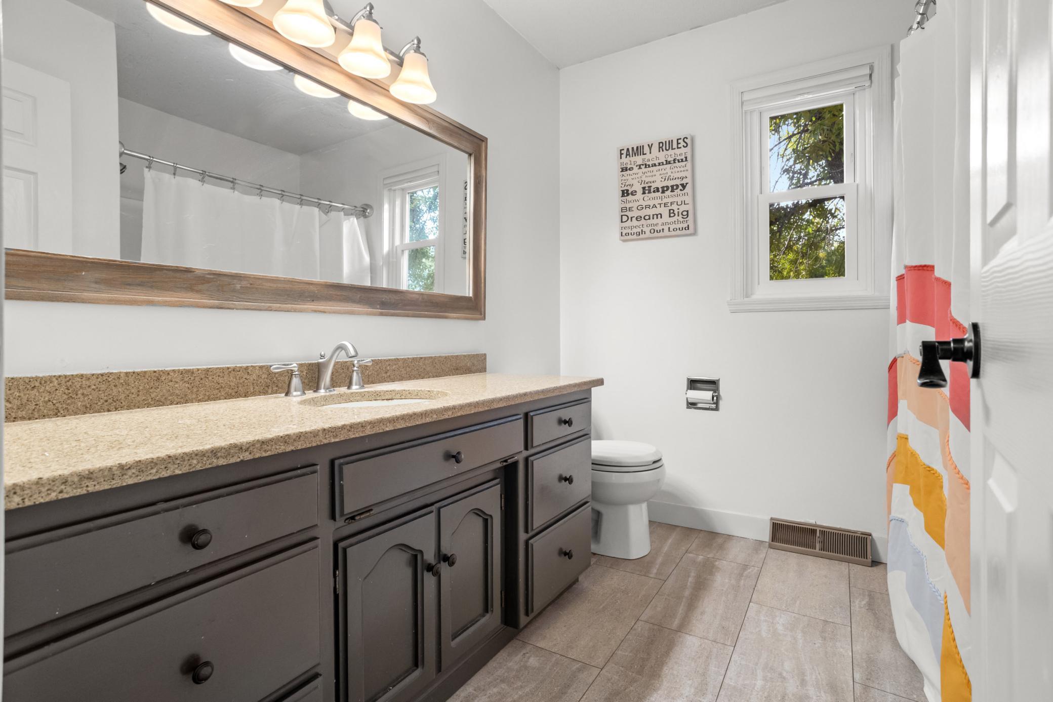 1990 single family home for sale at 2816 39 1/2 Avenue S in Fargo, ND — 6 bed, 4 bath (photo 28 of 55)