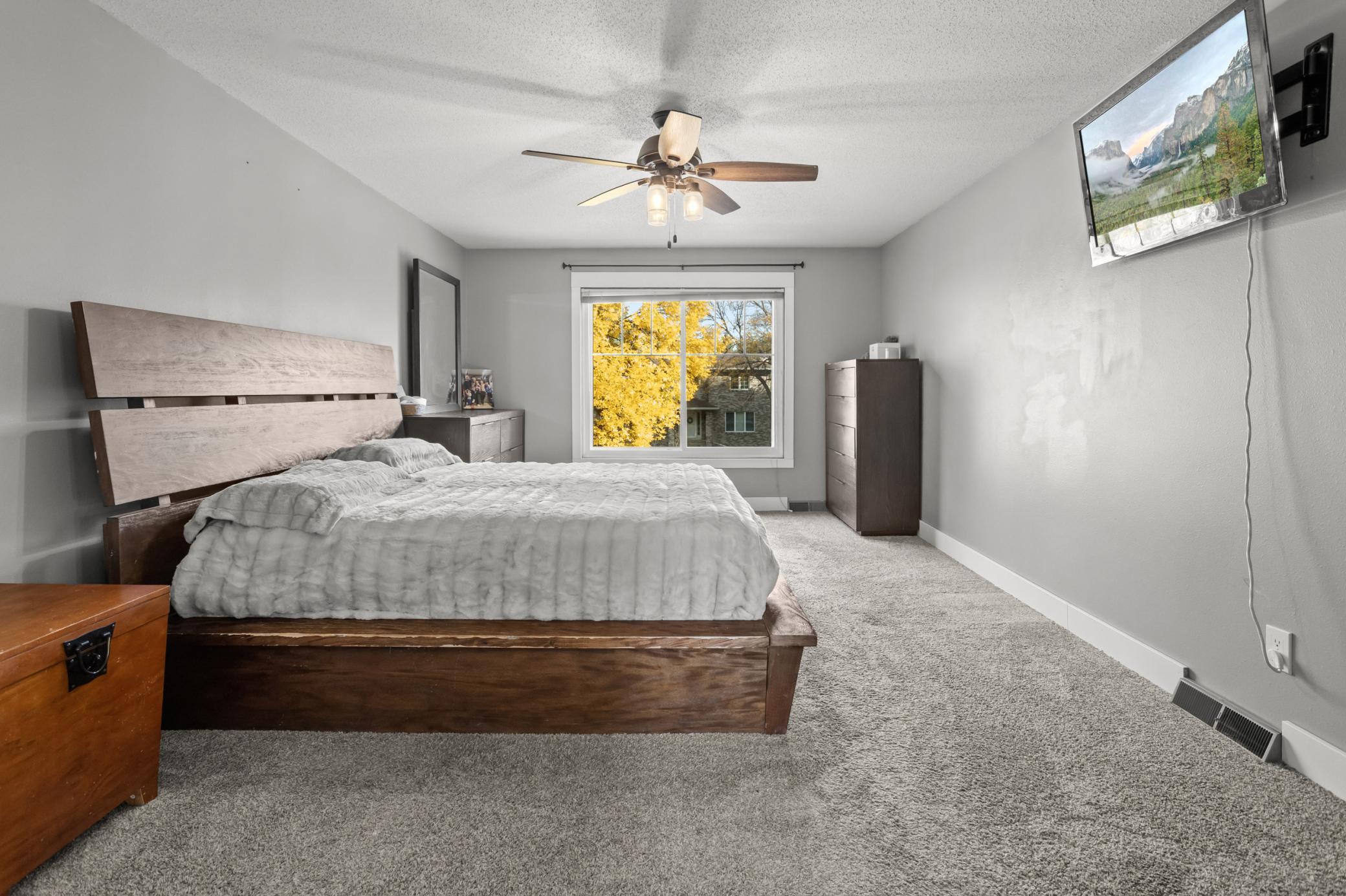 1990 single family home for sale at 2816 39 1/2 Avenue S in Fargo, ND — 6 bed, 4 bath (photo 29 of 55)