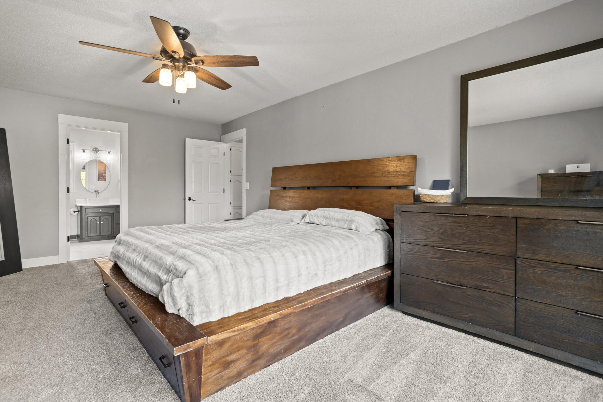1990 single family home for sale at 2816 39 1/2 Avenue S in Fargo, ND — 6 bed, 4 bath (photo 30 of 55)