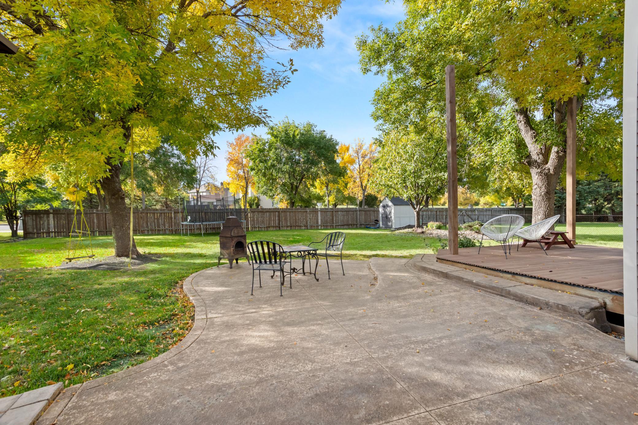 1990 single family home for sale at 2816 39 1/2 Avenue S in Fargo, ND — 6 bed, 4 bath (photo 5 of 55)